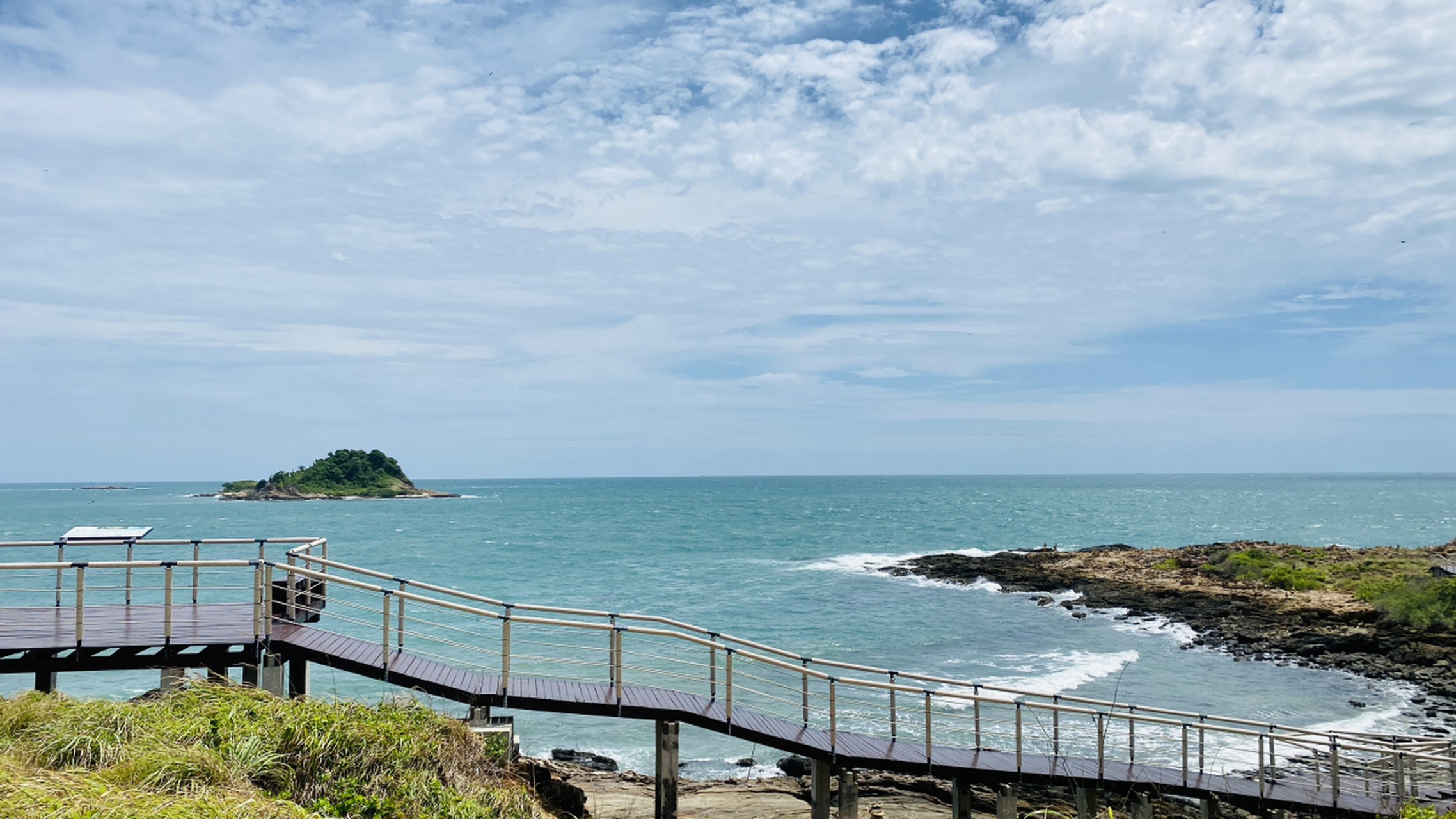 位于温州苍南县东部的炎亭景区,被誉为"浙南北戴河".