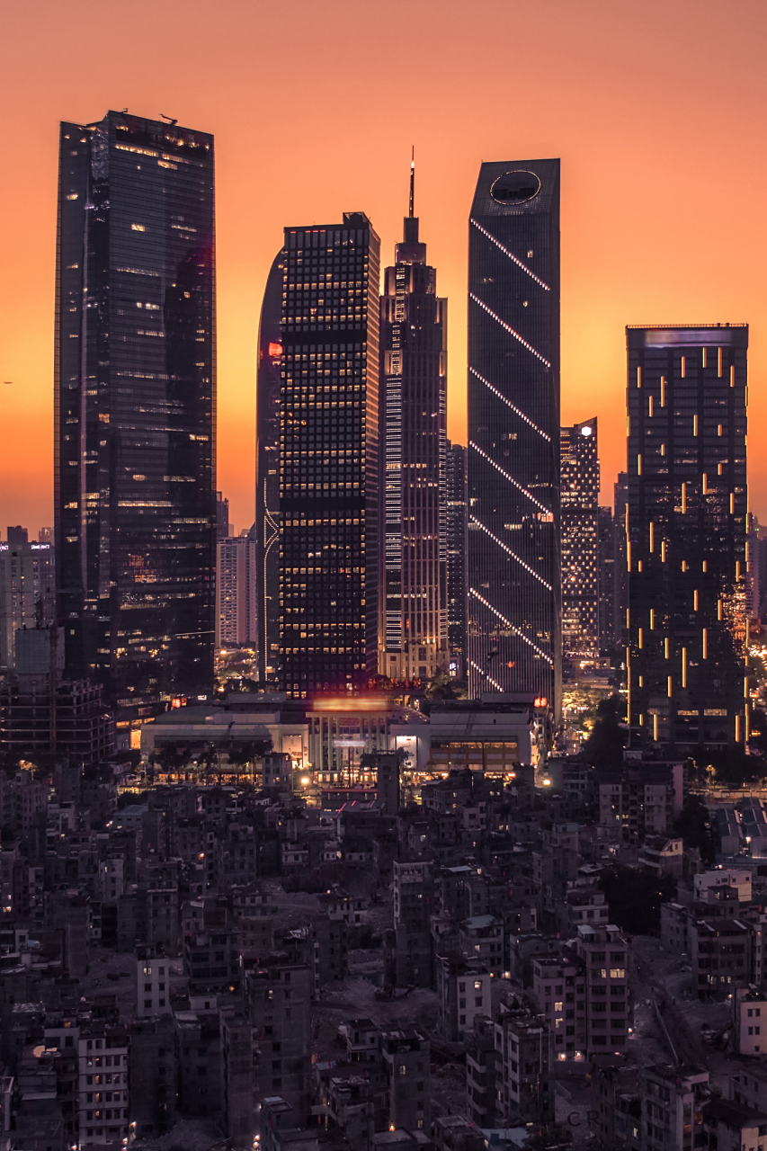 说说我的近日感悟#  疲惫的人,行走在繁华的都市, 高楼大厦的阴影下