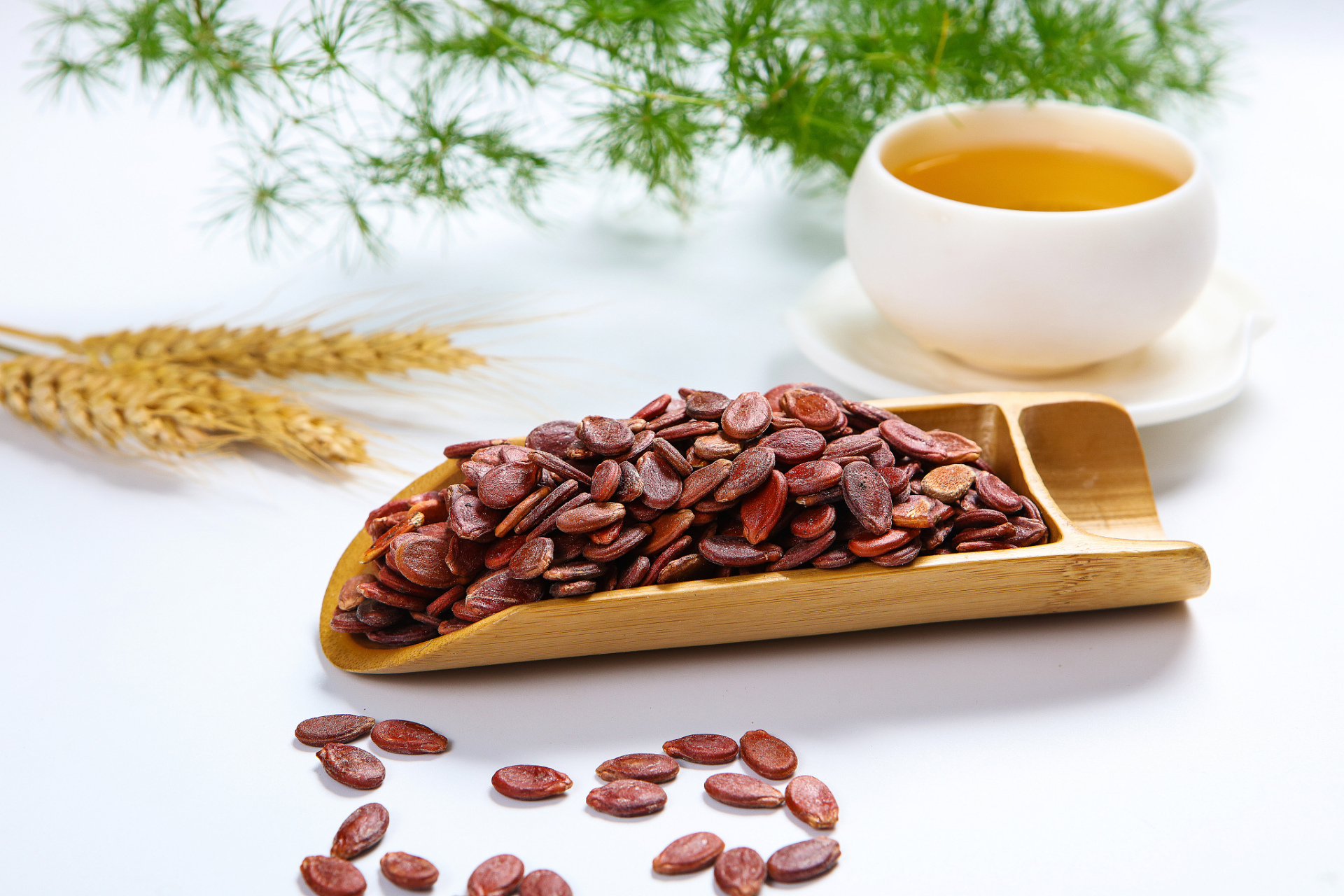 在广东河源,有一种特别的美食,那就是源城红瓜子.