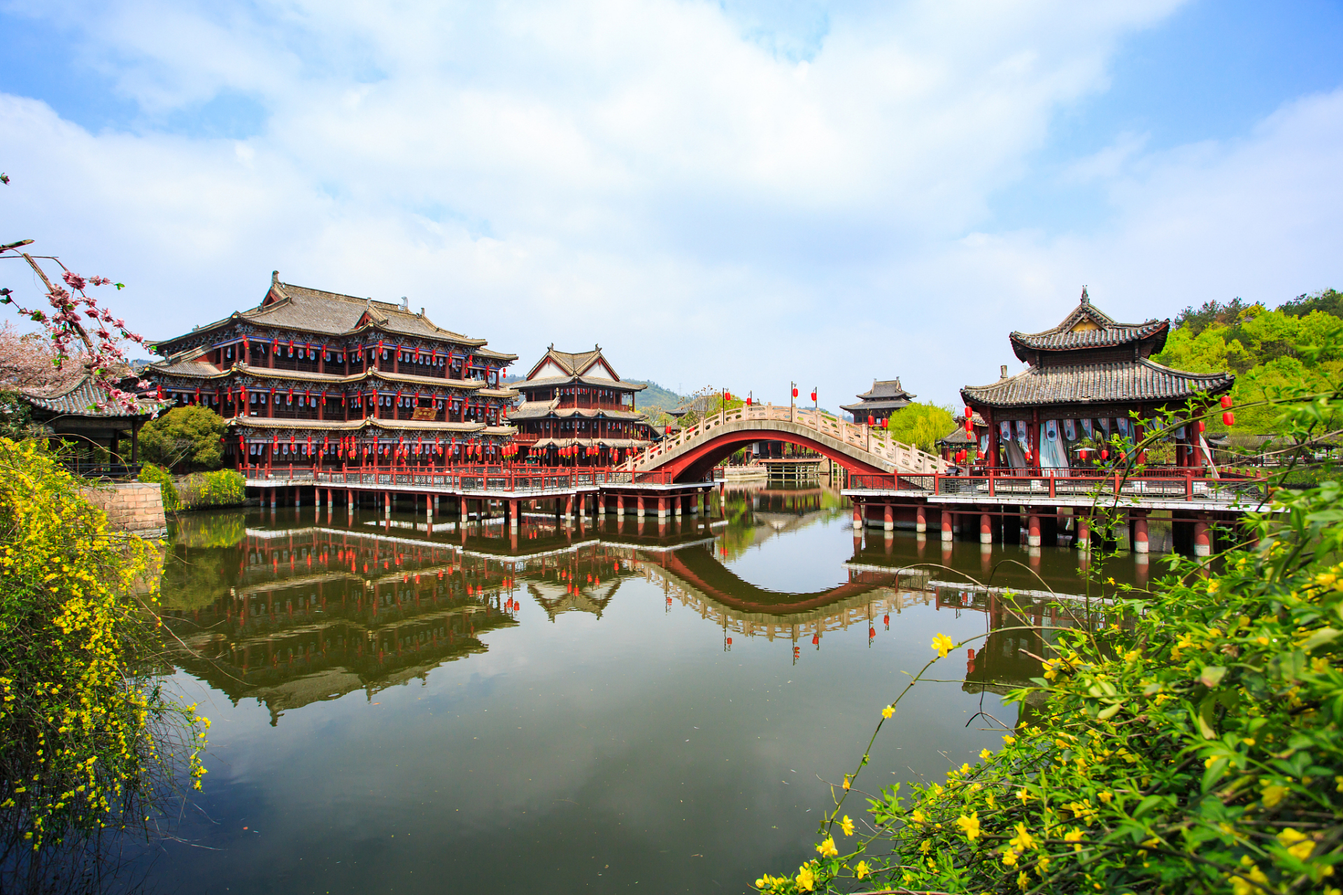 横店影视城# "横店影视城,再现古代风华,沉浸式体验穿越时空的奇妙