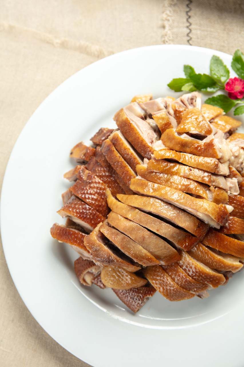 盐水鸭是南京人的骄傲,也是游客的最爱.