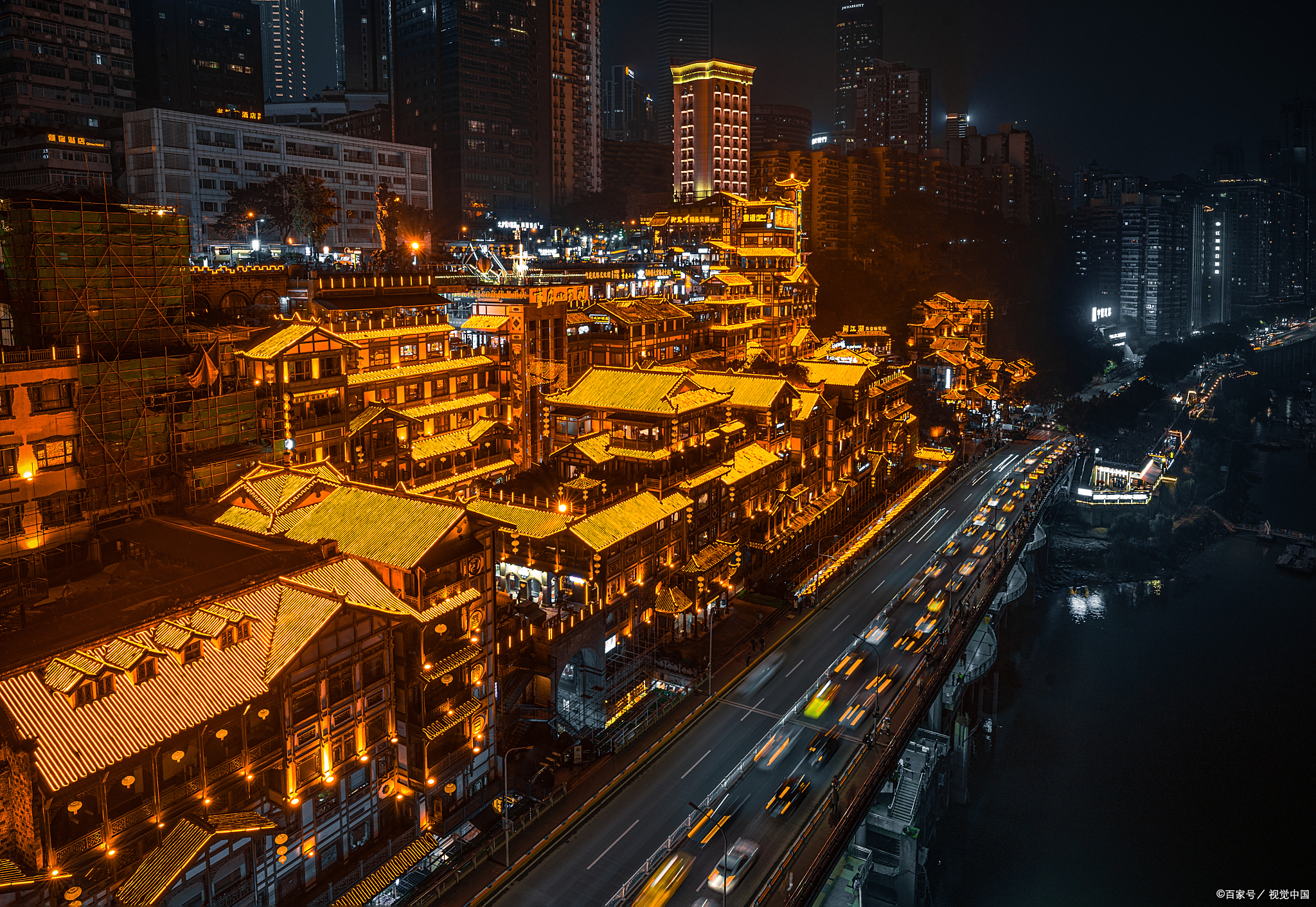 重庆十大绝美景区大揭秘,端午粽香游山城  当朝霞洒满长江两岸,山城的