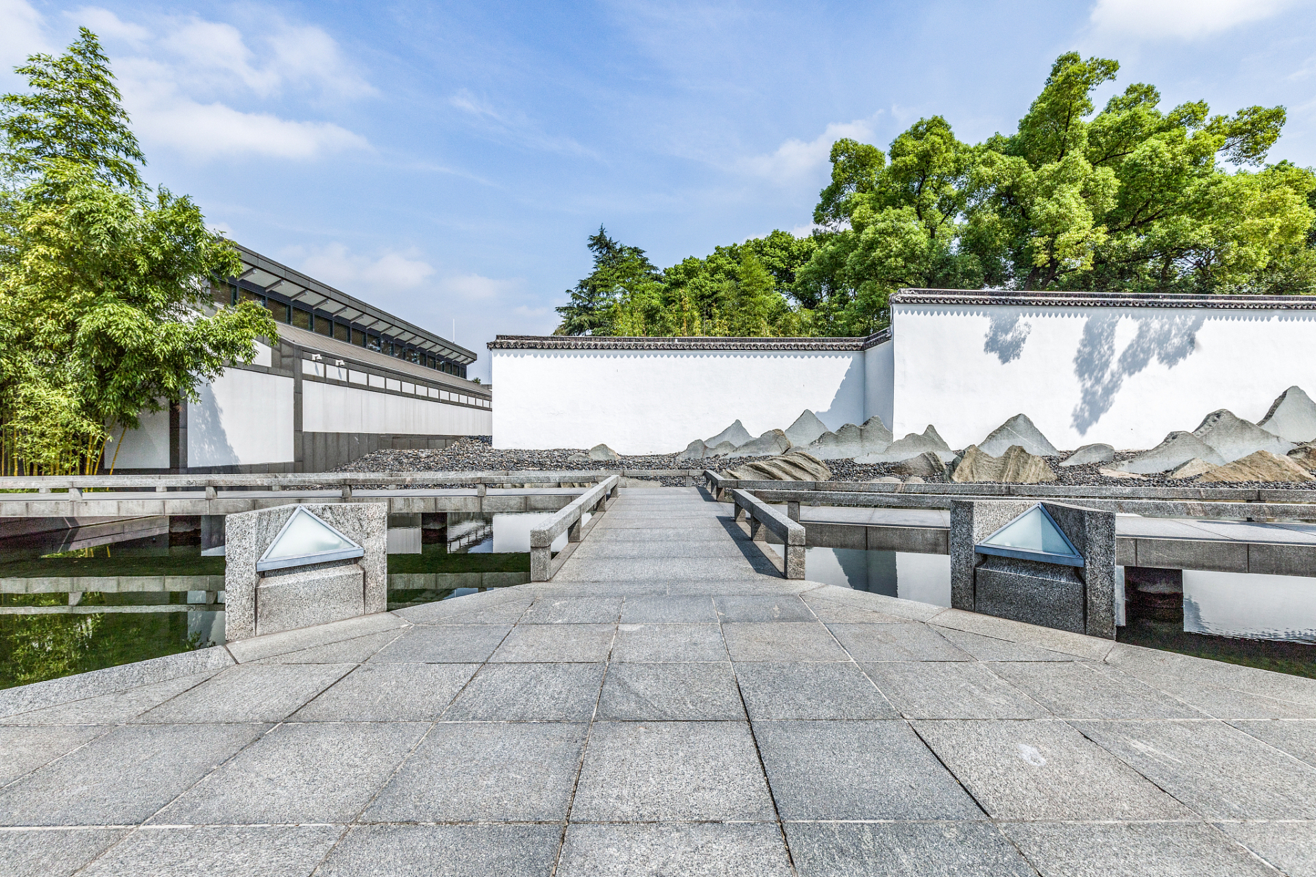 绩溪#博物馆# 由中国建筑设计院总设计师李兴钢主持设计,其设计基于对