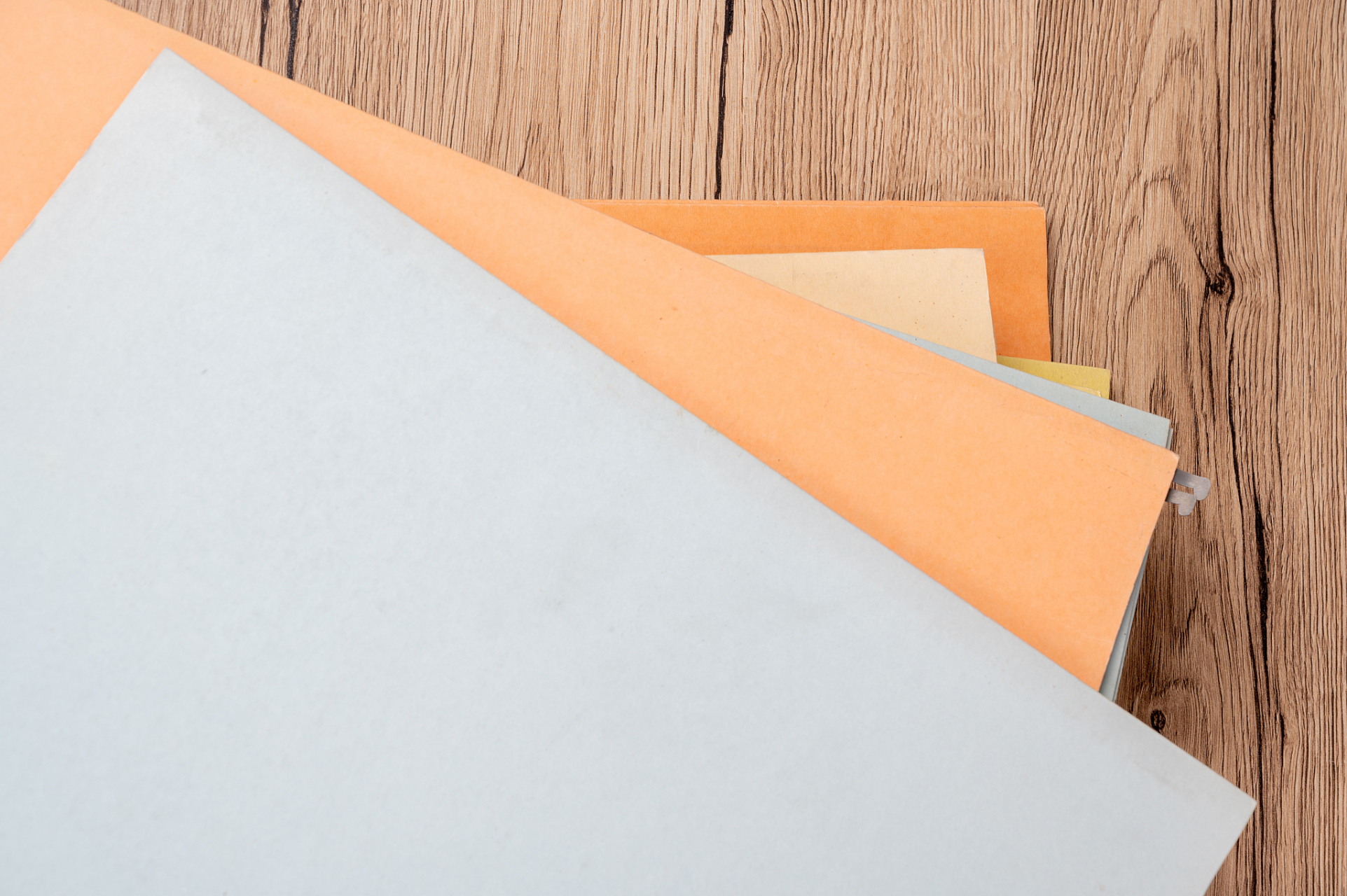 四开纸是一种常见的印刷标准,尺寸为正度389mm×546mm和大度444mm