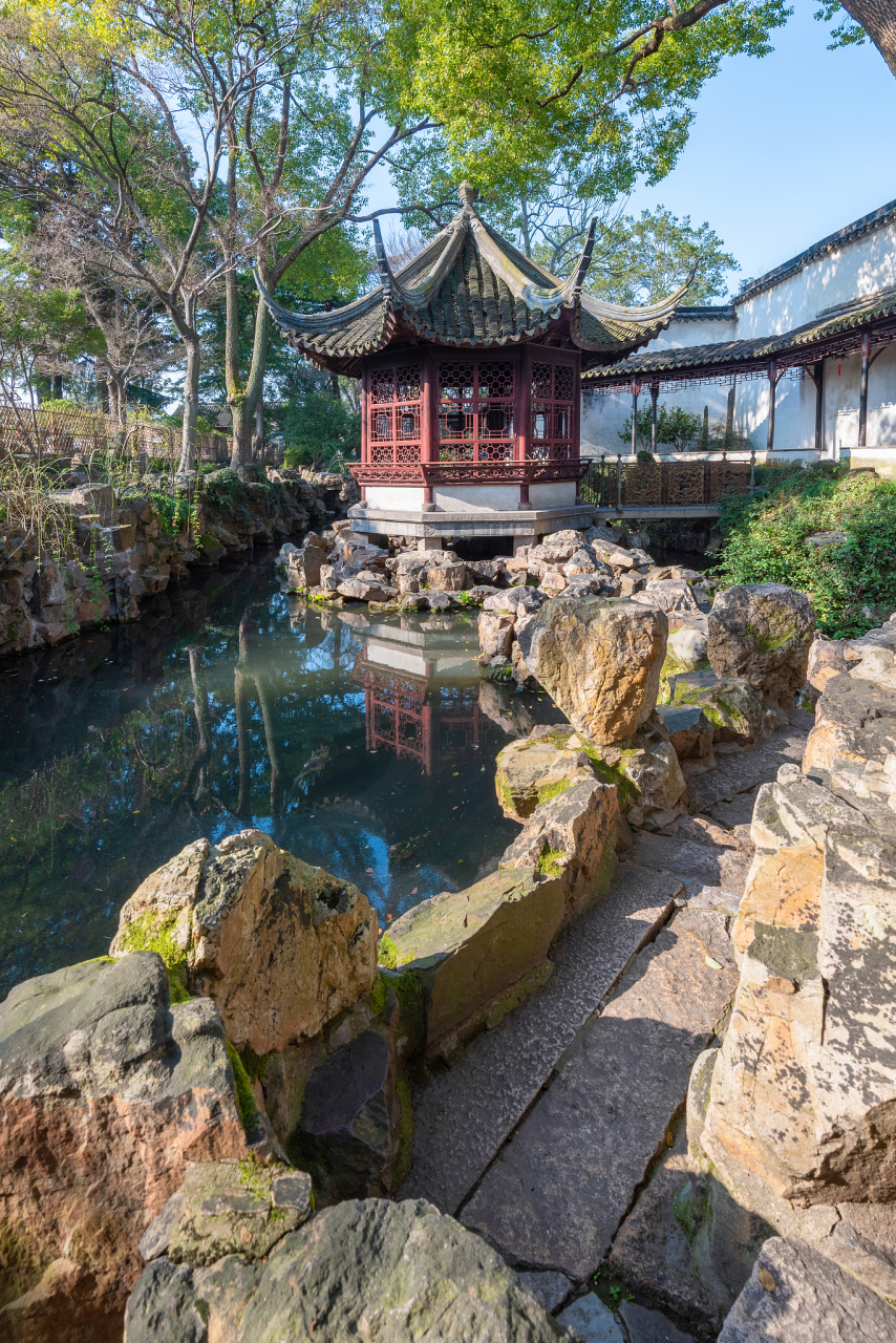 沧浪亭,位于苏州市三元坊沧浪亭街3号,是一处始建于北宋的中国汉族