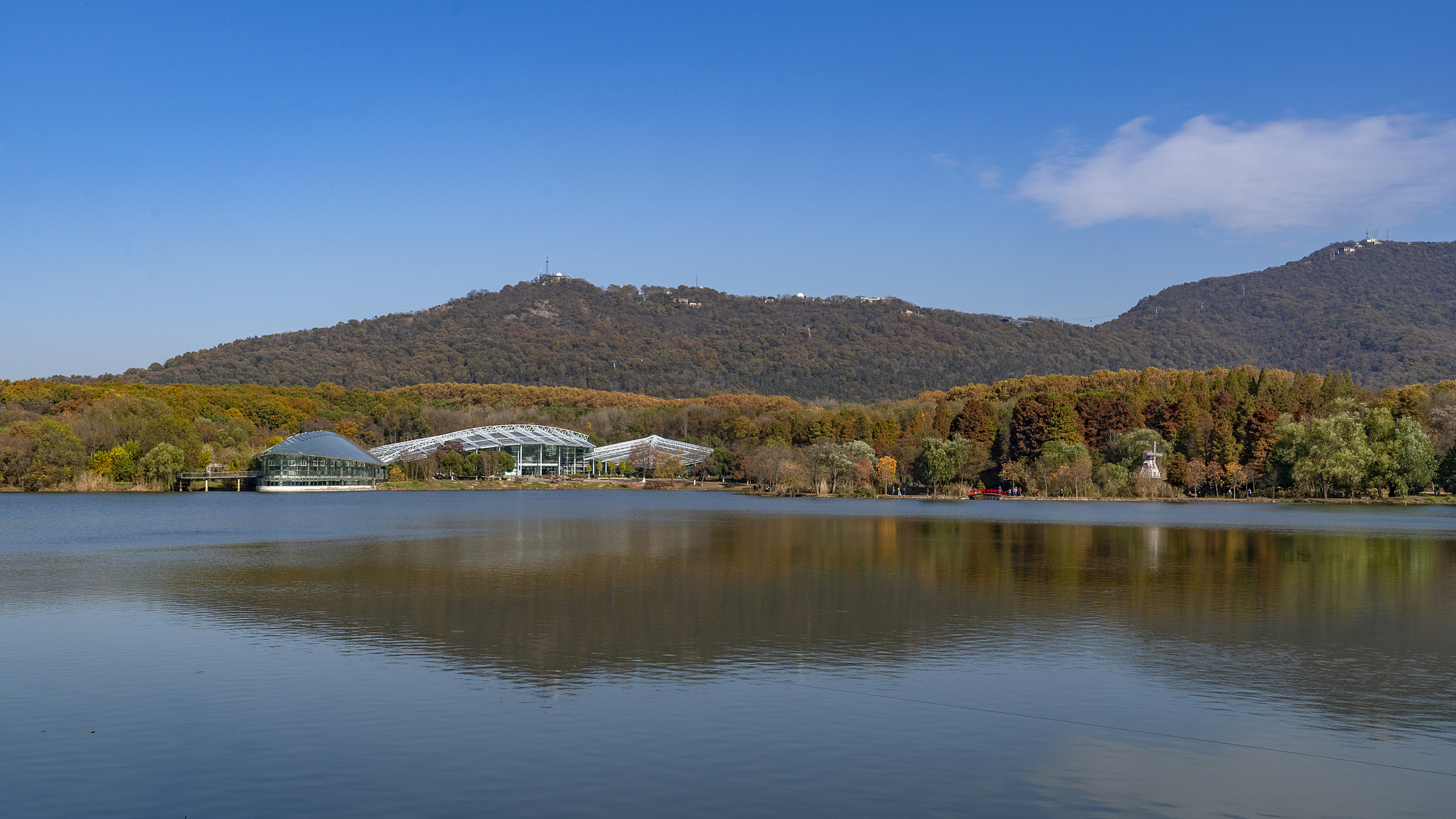 紫金山位于江苏省南京市玄武区东郊,又称钟山,自古被誉为江南四大名山