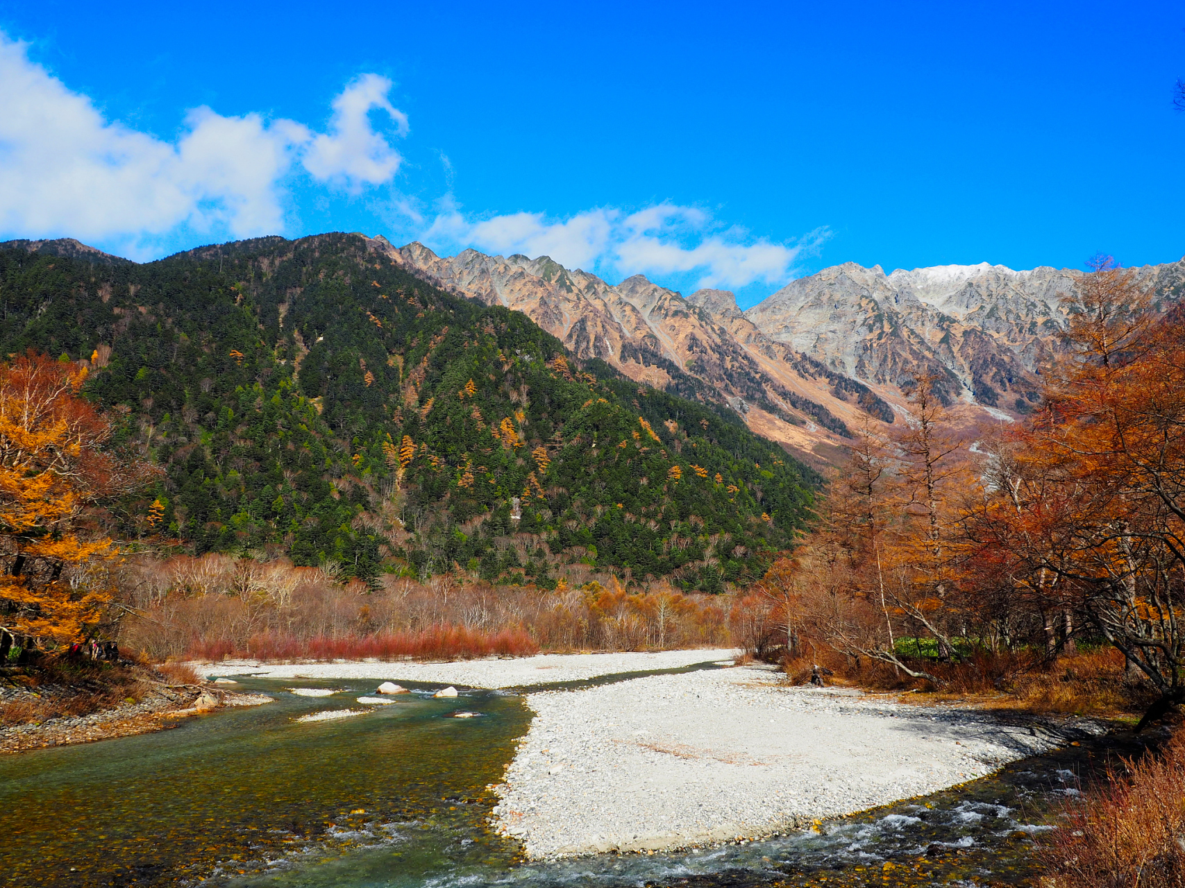 党岭风景区位于四川甘孜藏族自治州丹巴县,是一个自然美景与藏族文化