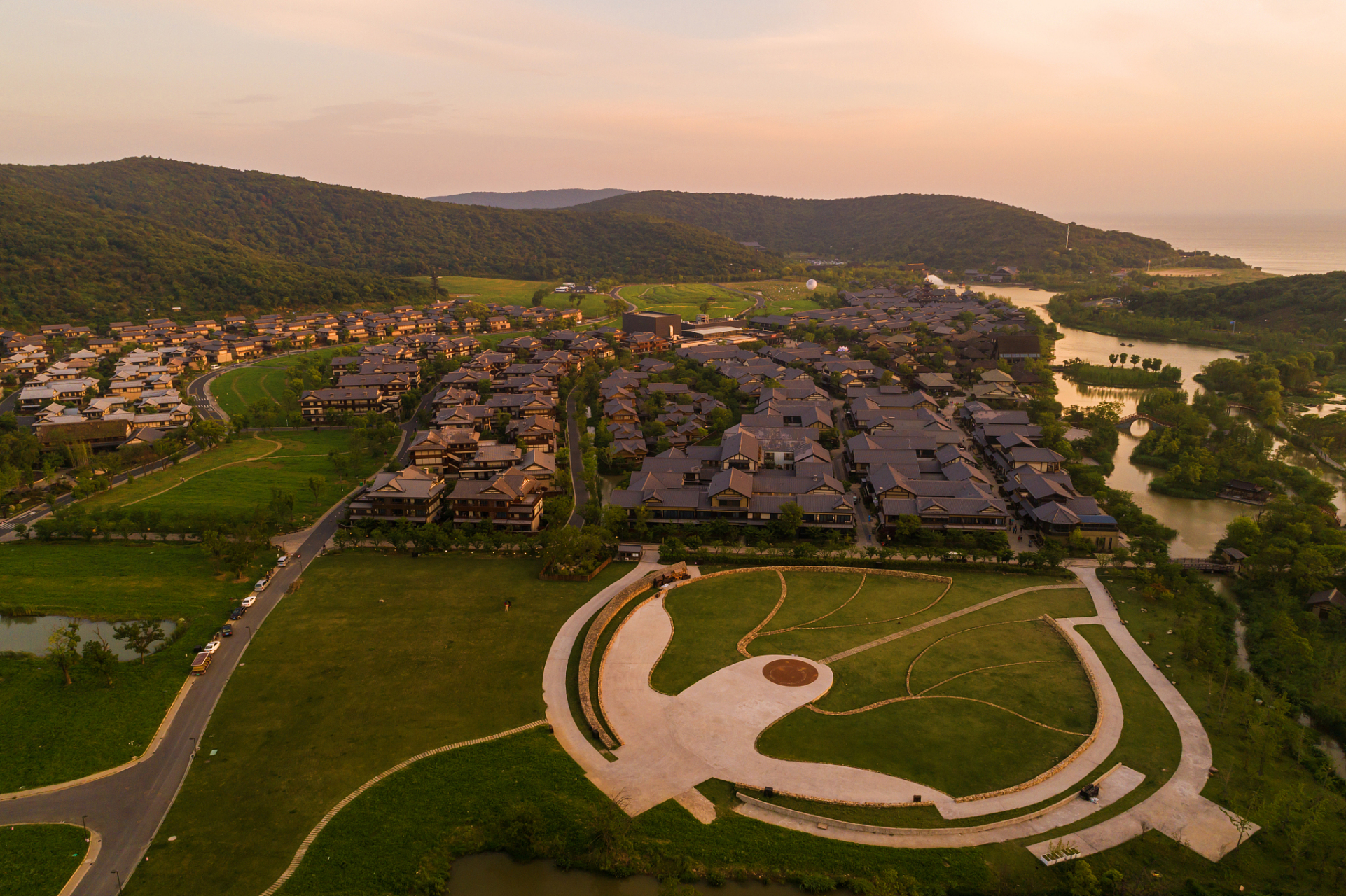湖州原乡小镇,坐落在浙江省湖州市妙西西塞山风景区核心区.