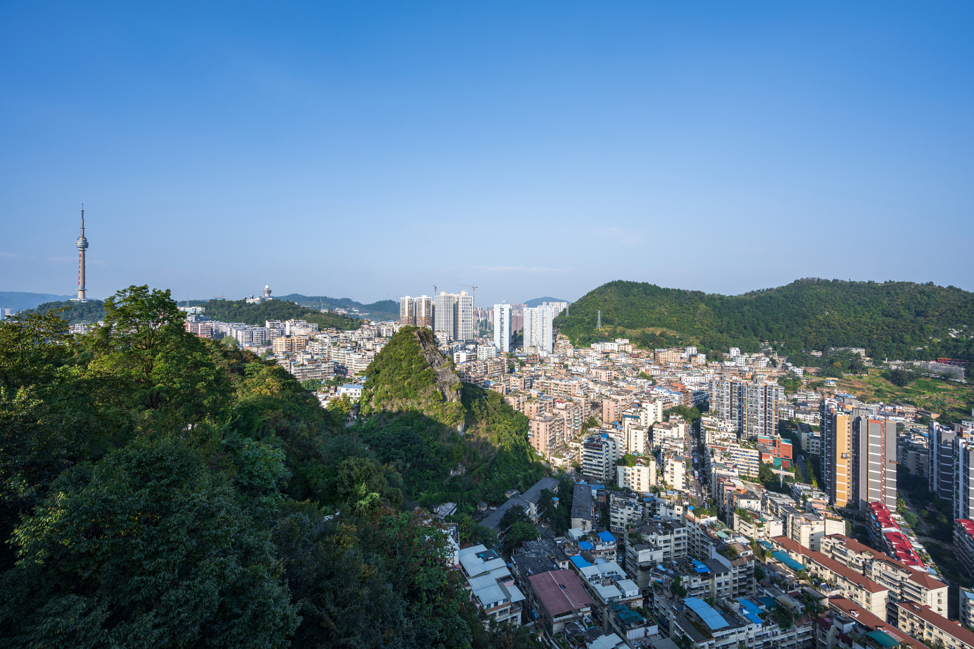 龙川县拥有许多值得一游的旅游景点,如佗城镇,霍山风景区和龙潭瀑布等