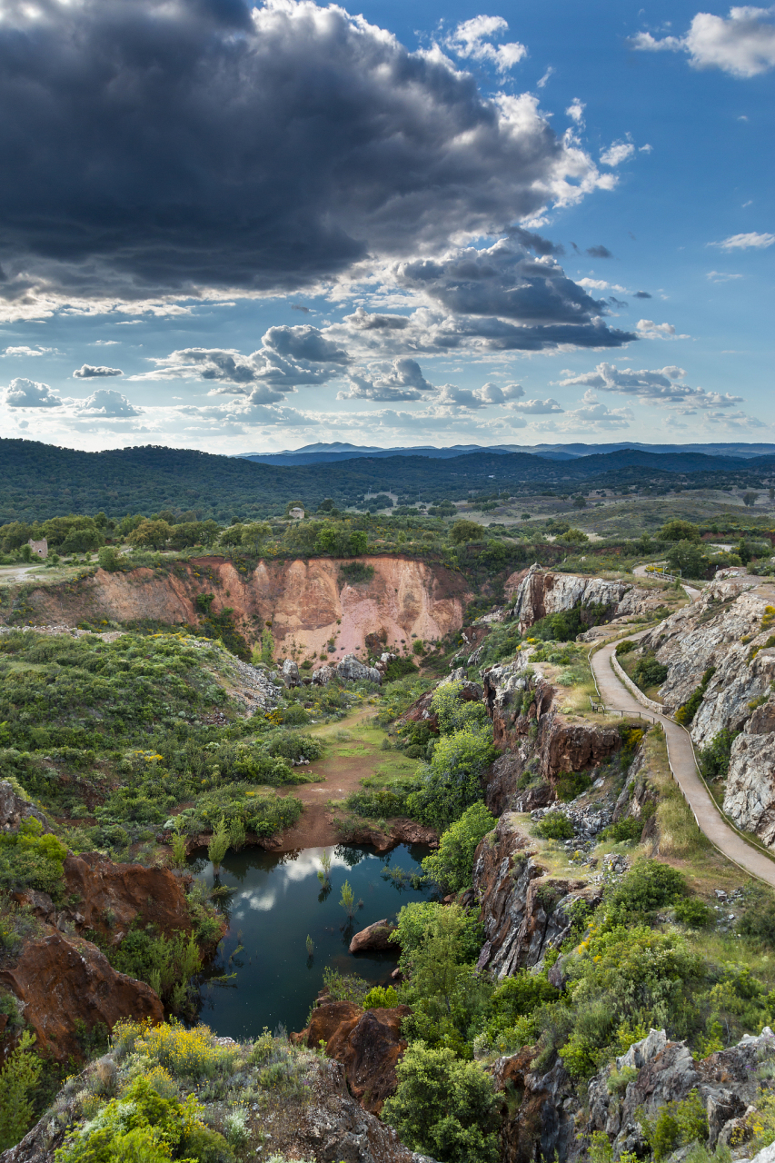 国家公园(mesa verde national park)是北美洲印第安人文化遗迹保留地