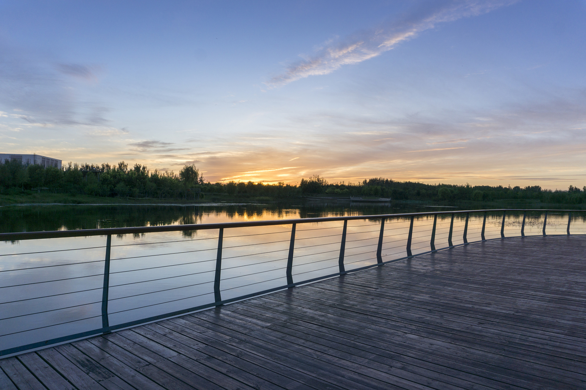 浑河晚渡公园坐落在浑河沿岸,是沈阳市民的理想休闲胜地.
