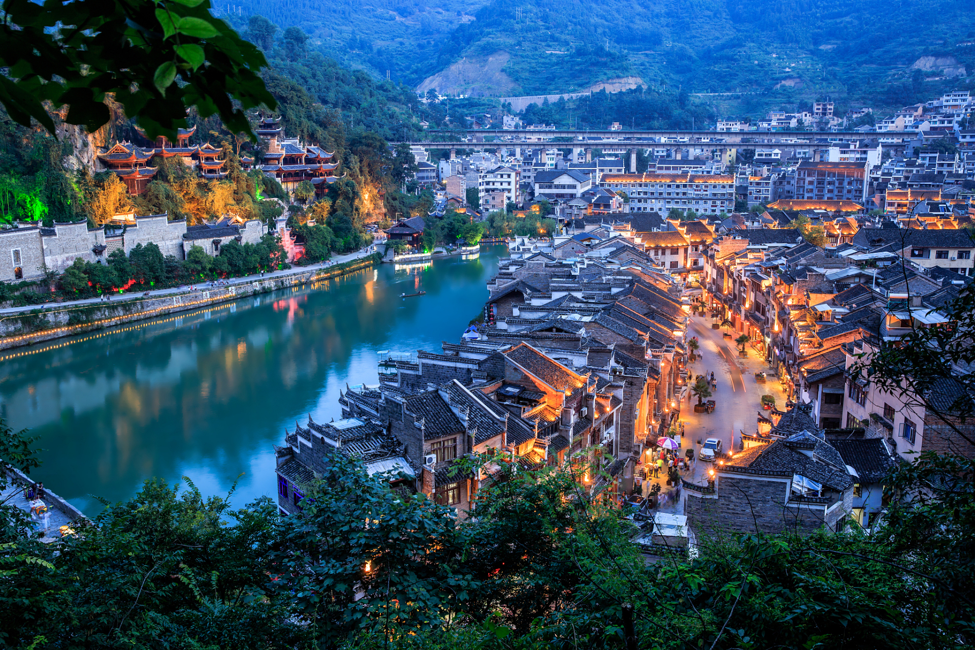 濯水古镇景区作为重庆的一颗璀璨明珠,凭借其深厚的历史文化底蕴和