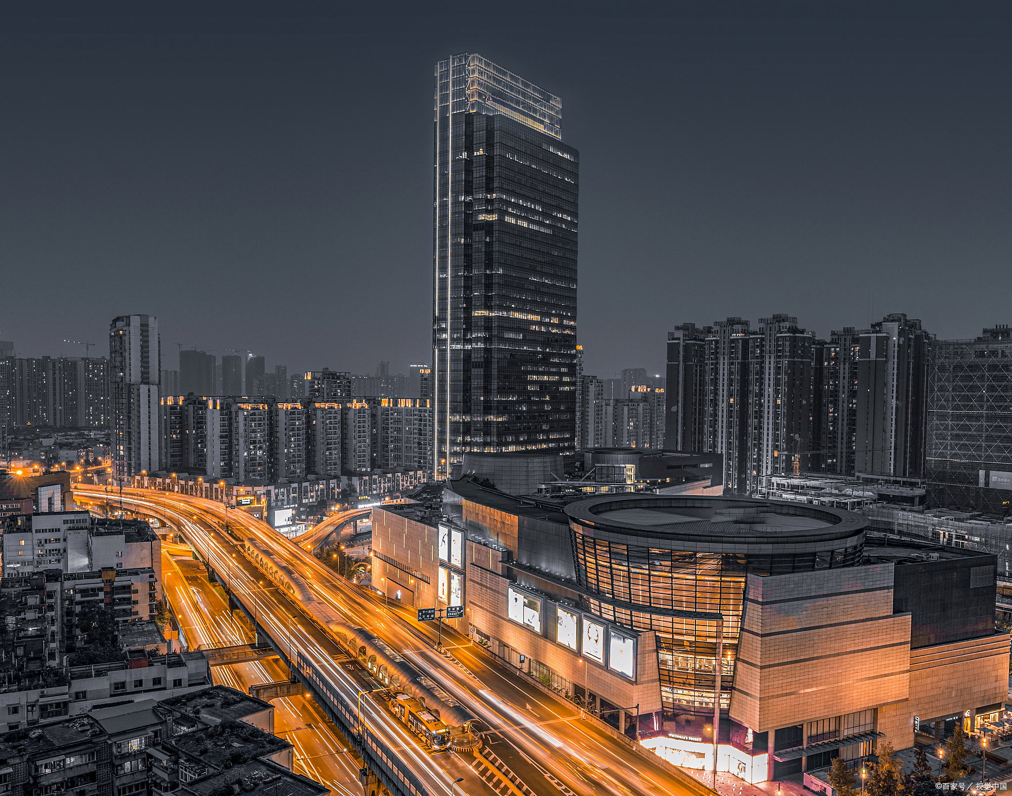 镜头里的春天# **春日旅游:走进成都,体验悠闲与繁华的交织**  春风