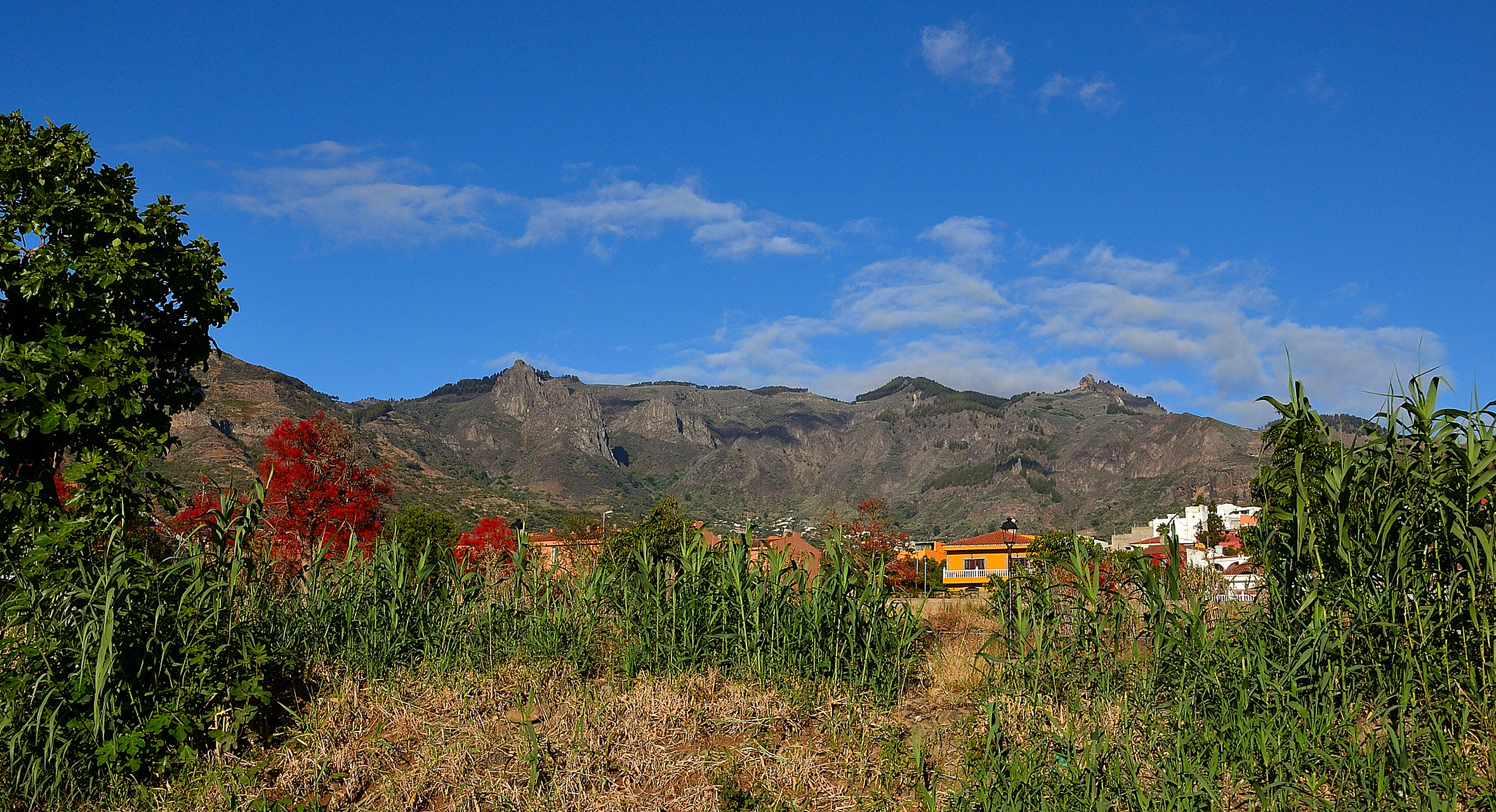 心定西再出发#定西莲峰山景区位于中国甘肃省定西市,是一个集自然