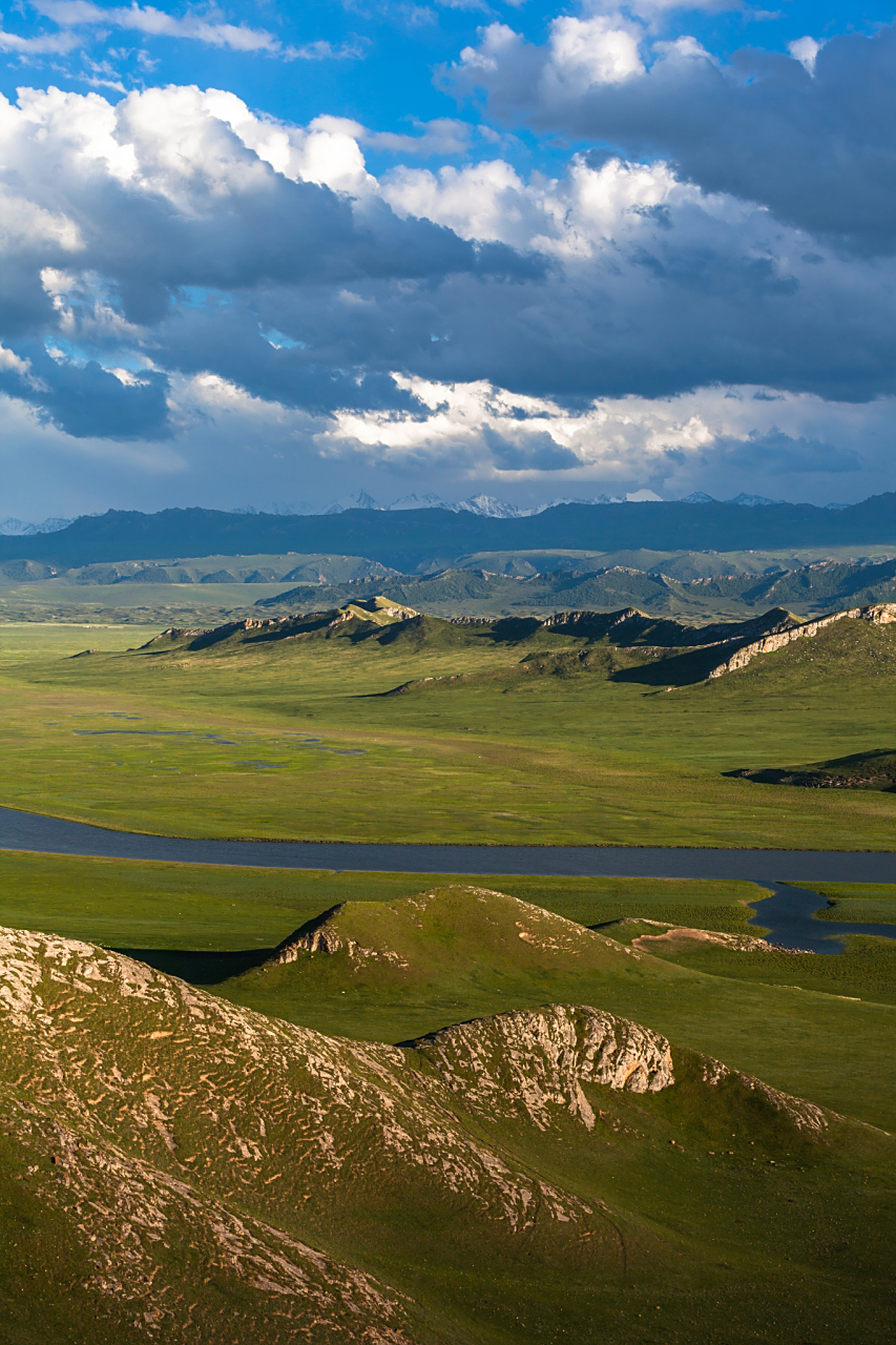 巴音布鲁克景区呀,位于新疆巴音郭楞蒙古自治州和静县的西北部,处在