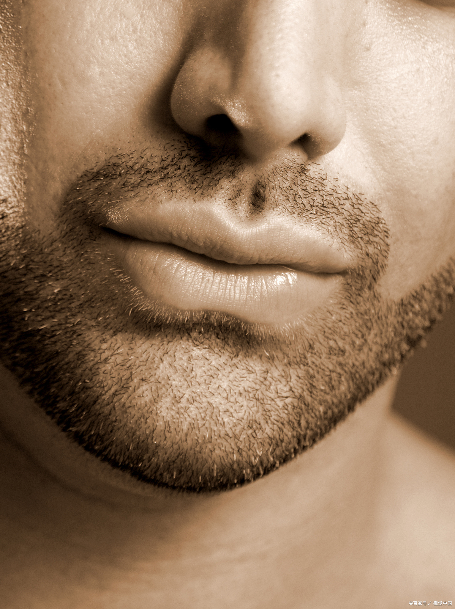 有些人因为他们的胡子生长速度异常快,好奇这是否与肾虚有关