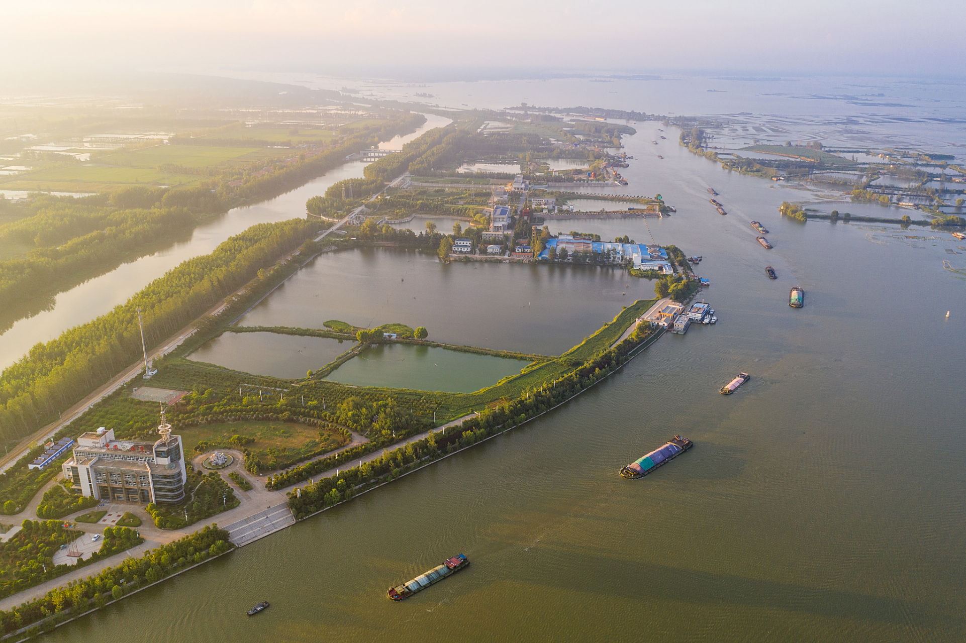 探访盐城建湖九龙口,被万亩荷花海所惊艳.