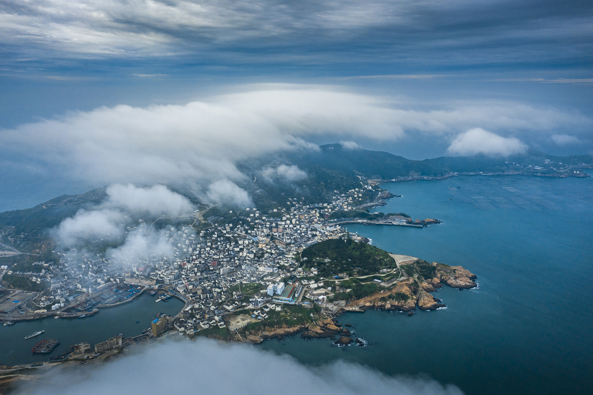 98舟山,一个拥有海岛之称的城市,拥有着美丽的海滩和清澈的海水,是