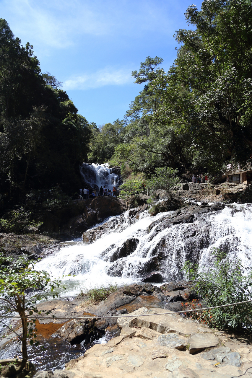 又一个,云南省普洱市墨江县有1200对双胞胎,被称为双胞胎之乡.
