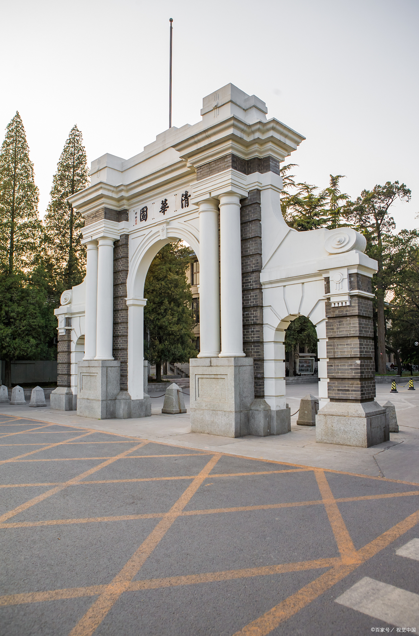 高校校门图片