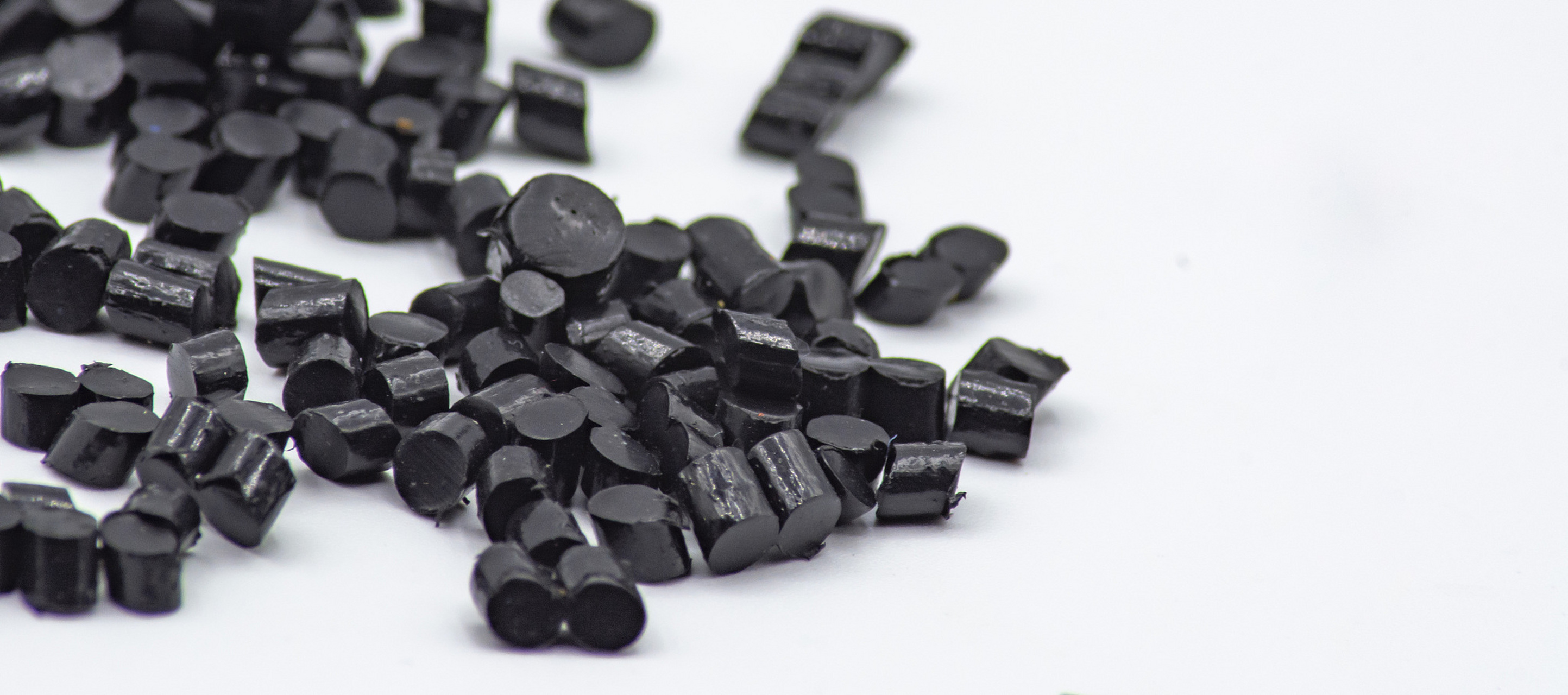 石墨电极是一种非常重要的材料,在冶金,化工,电力等行业中广泛应用.