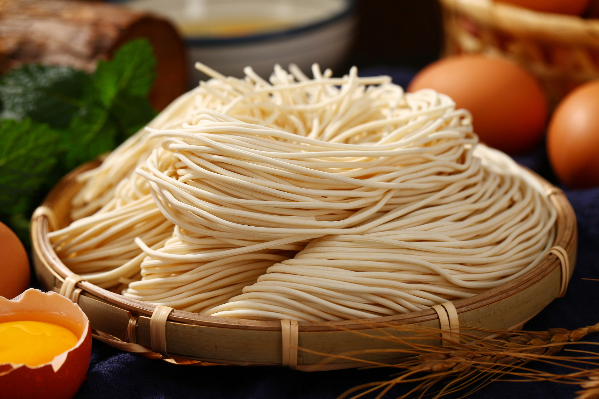 内蒙古美食-莜面  内蒙古的美食之一是莜面.