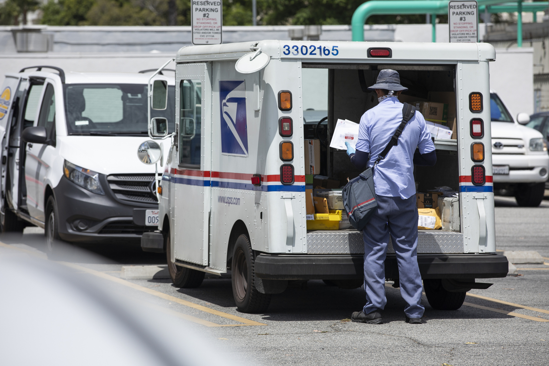 【美国邮政拟在9月进行裁员】据govexec网站近日报道,美国邮政计划在9