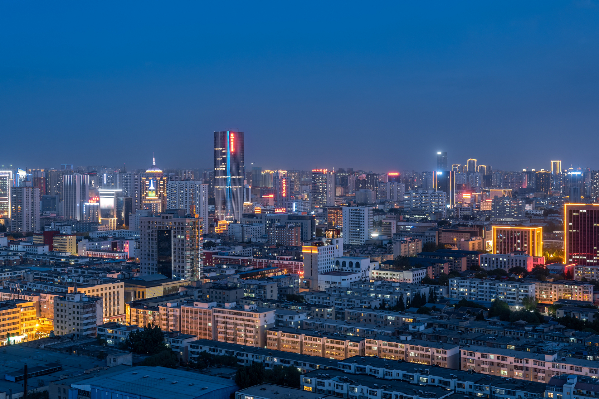 这座古称晋阳的城市,不仅有着"龙城"的美誉,更承载着千年的历史文化.