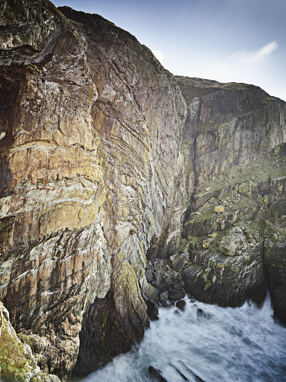 四川省凉山州雷波县的大断崖因壮丽的风景被称为地球边缘.