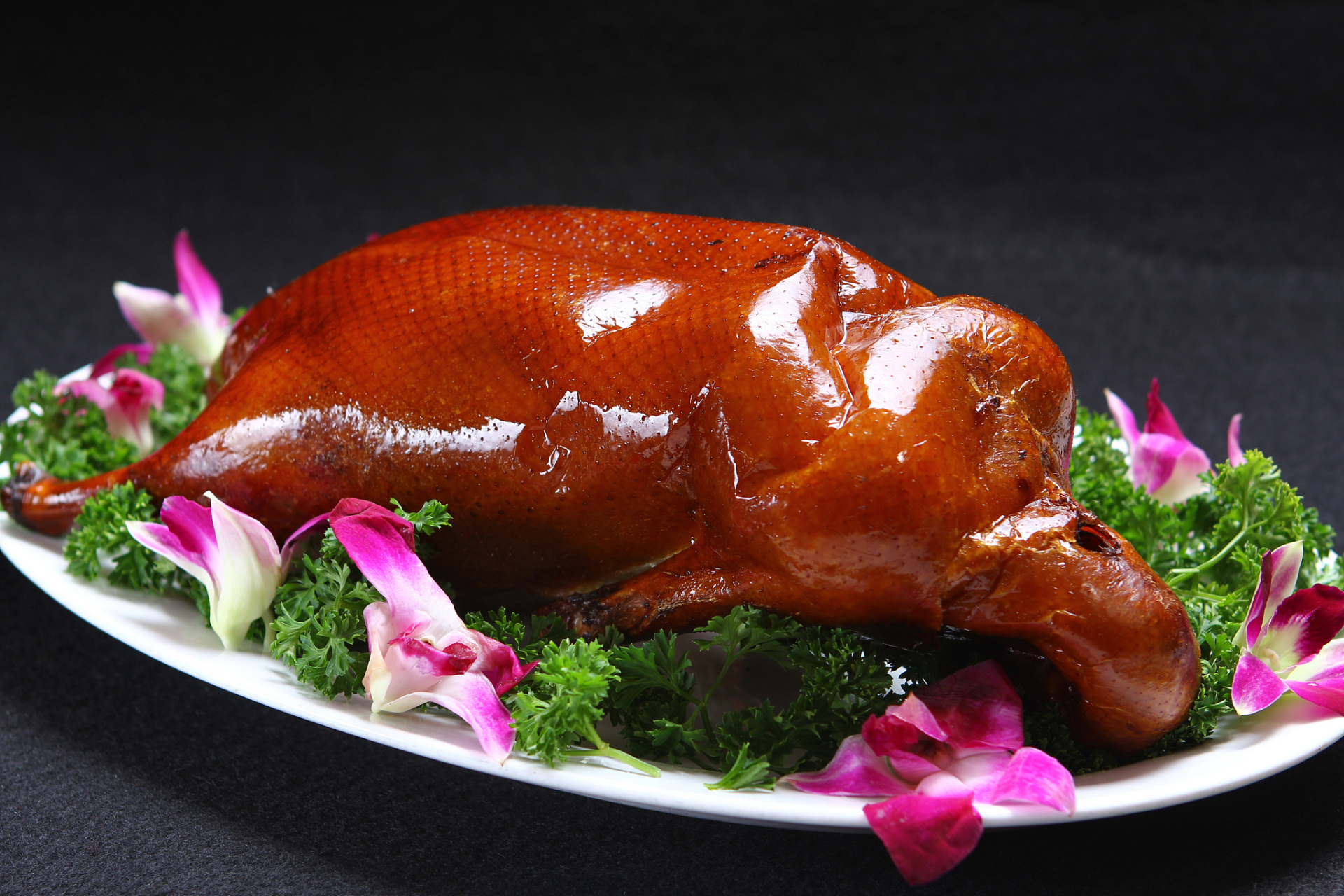 中华美食瑰宝等待你的探索与欣赏[原文:焖炉烤鸭和挂炉烤鸭,同为.