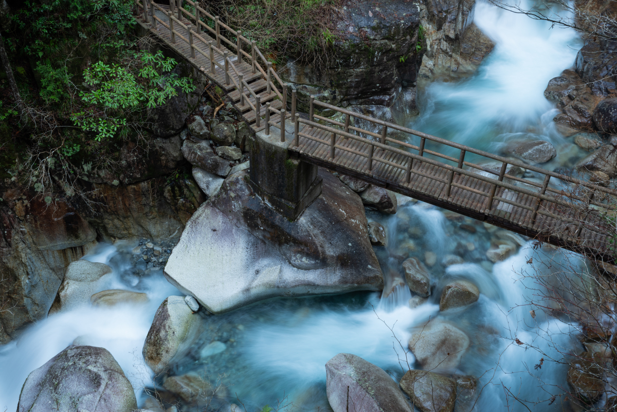 文成一日游必去的地方  文成县,坐落于浙江省温州市,是一个自然风光