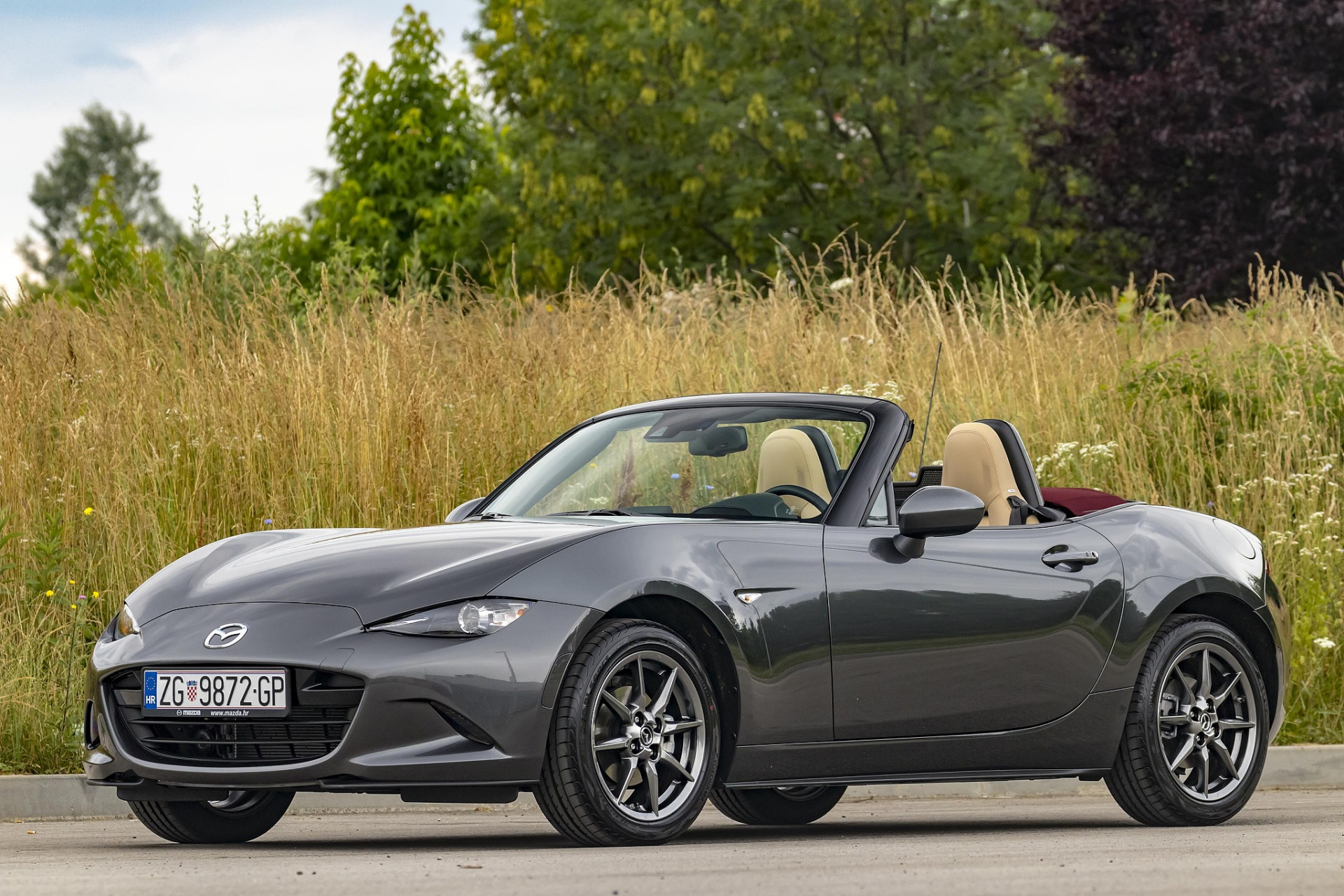 07 不得不提的smart fortwo,这款小巧玲珑的双门车,简直是年轻女性