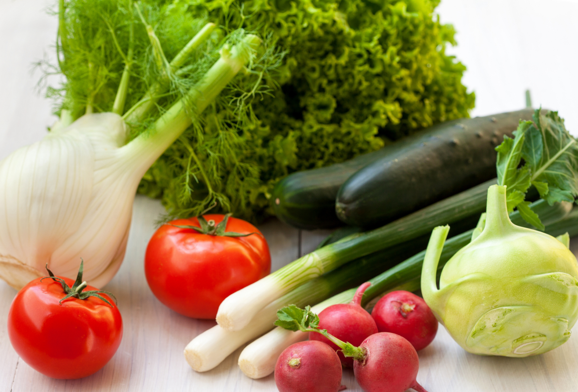 胶原蛋白食品,富含维生素c的水果和蔬菜,水分充足的蔬菜都有助于皮肤