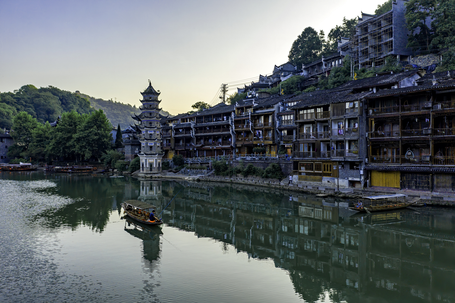 湖南三天两夜自驾游攻略,领略风情美食  湖南是中国著名的旅游胜地
