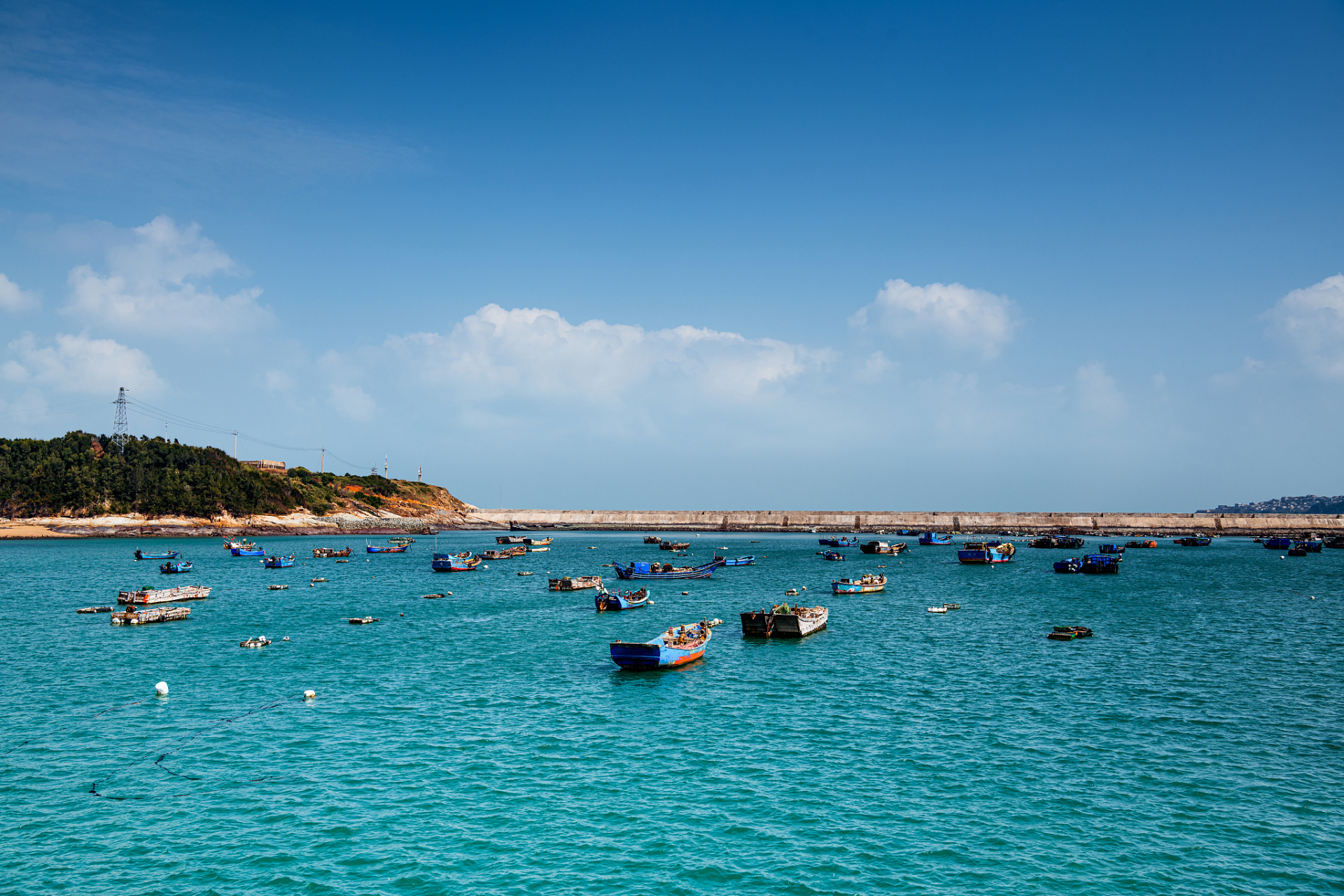 海坛岛,亦称平潭岛,是中国第五大岛,福建省第一大岛,其景点有: 海坛