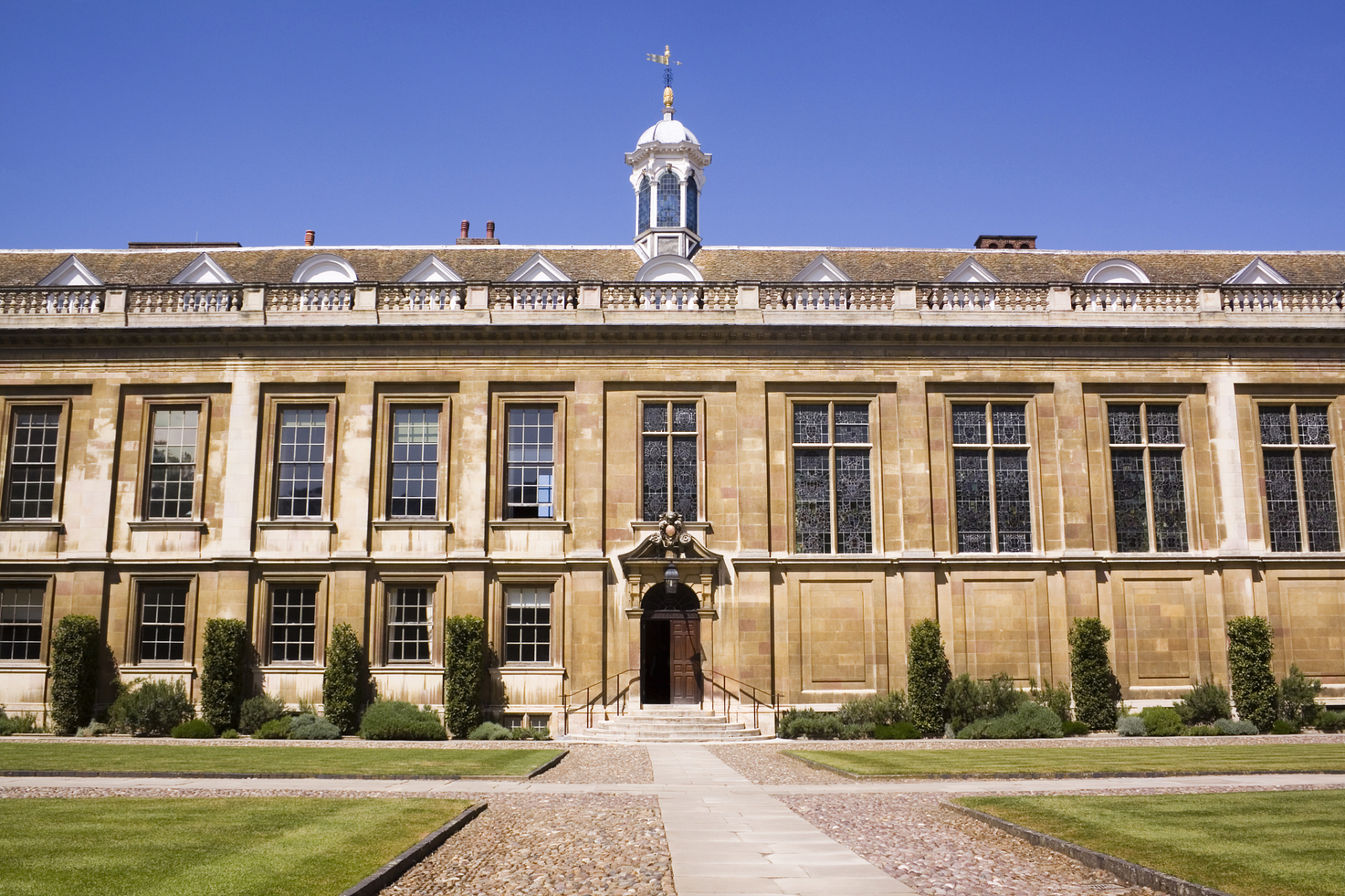 以下是一些推荐的法国大学:  巴黎第六大学(université pierre et