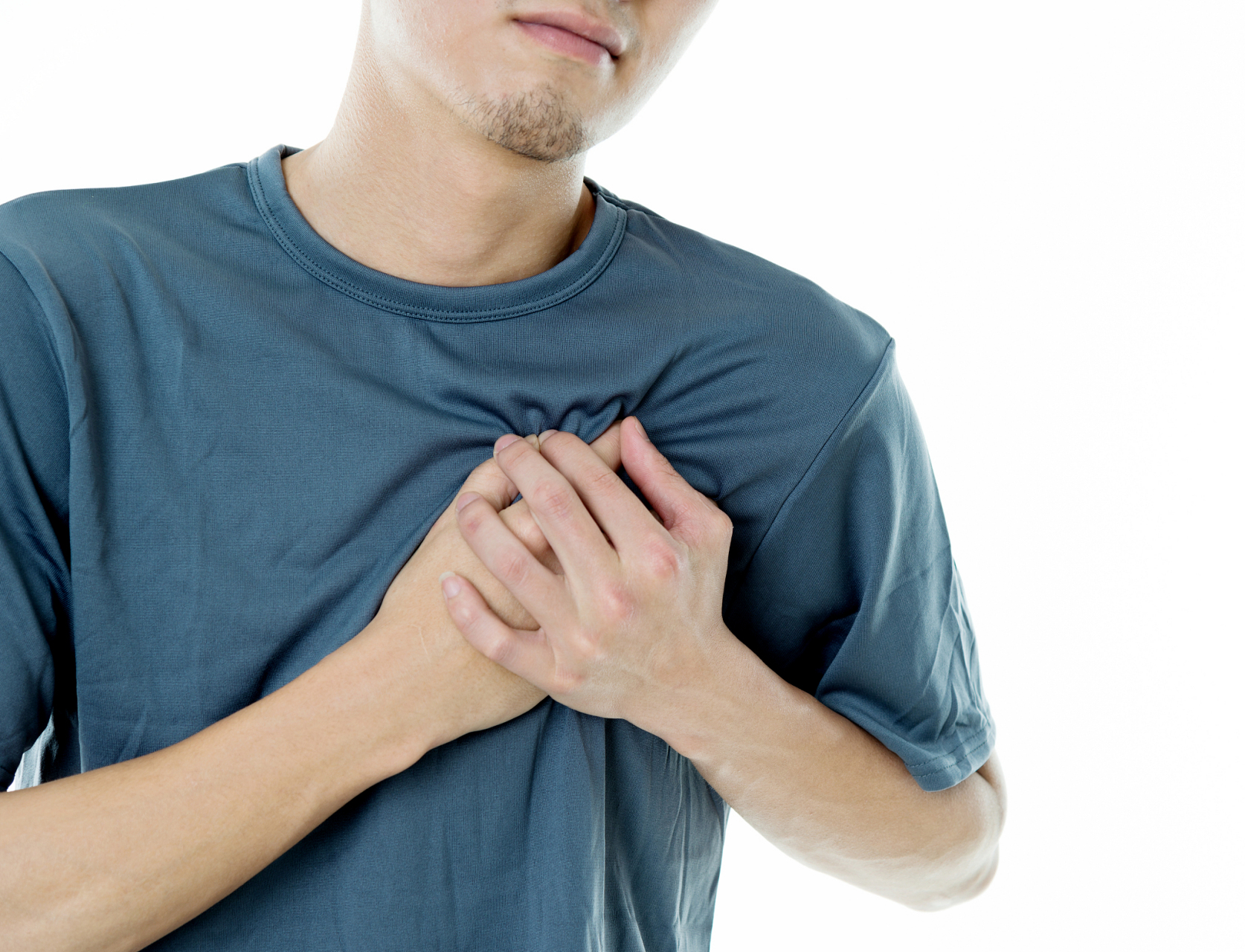 如果你经常感到心脏发紧,胸闷,胸骨后疼痛等不适症状,那么最可能的