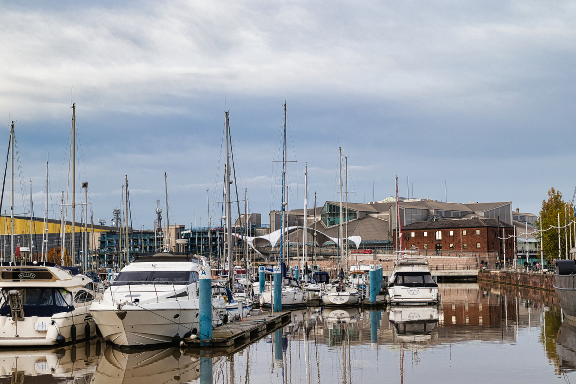 从大悲院码头出发,游船经过历史建筑,宗教与民俗文化,游客可以了解