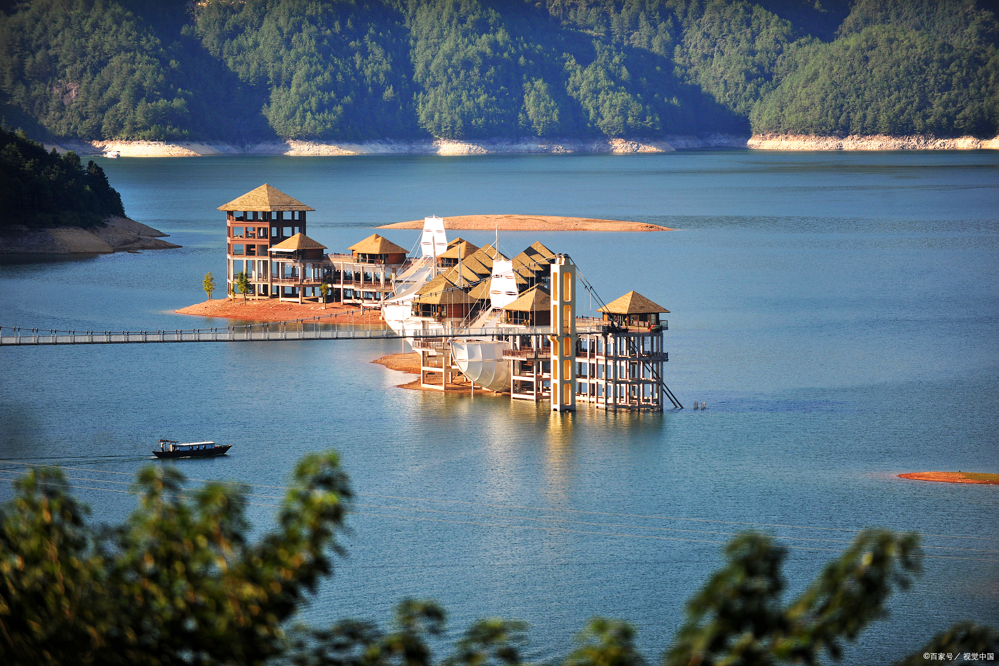 太平湖位于安徽省黄山市黄山区境内,是黄山旅游区的重点风景区之一
