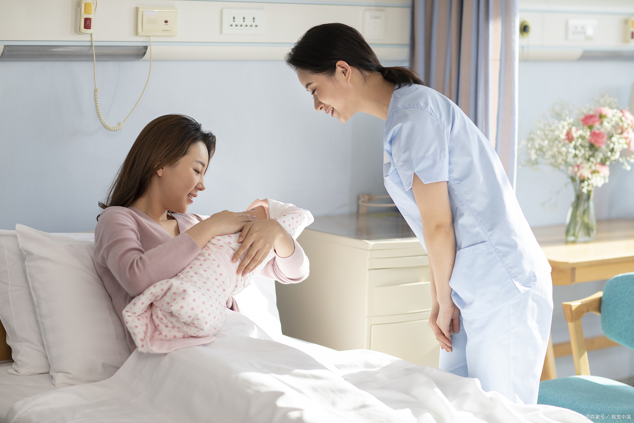 第一次生孩子,剖腹产的剧痛还历历在目,可手术台上,产房里,始终没有
