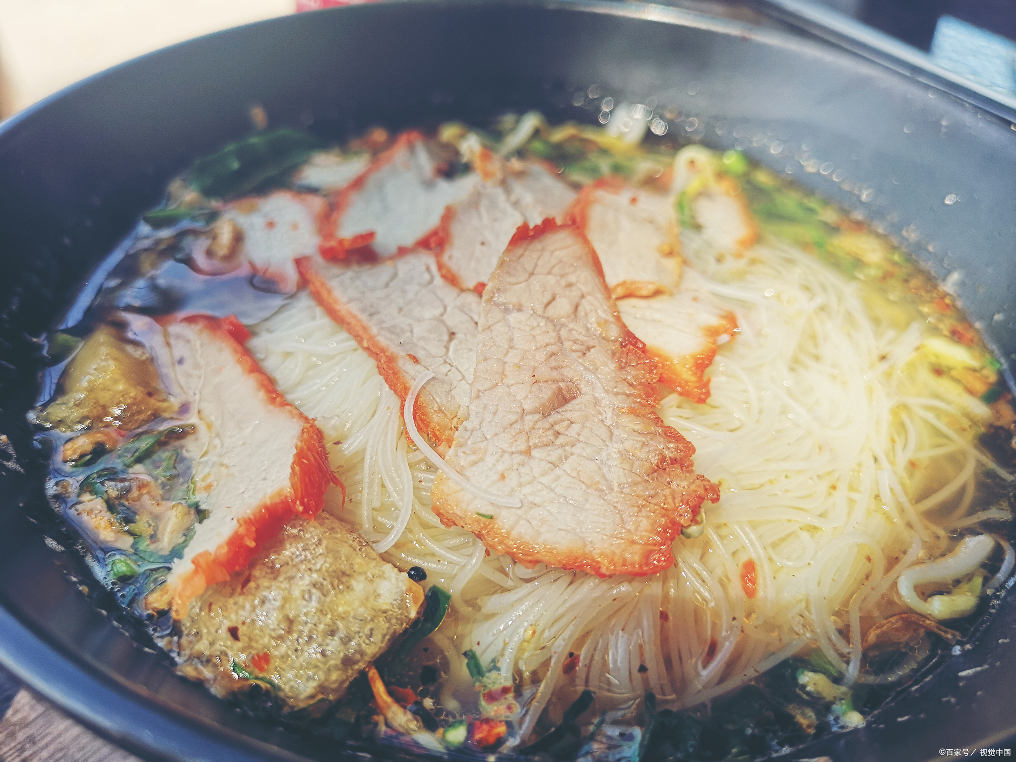 这家冷面馆在鸡西可是家喻户晓的美食热点,而且他们的冷面真的让人