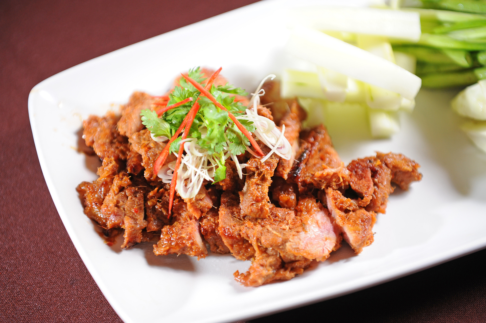 孜然羊肉是一道颇具特色的中华美食.