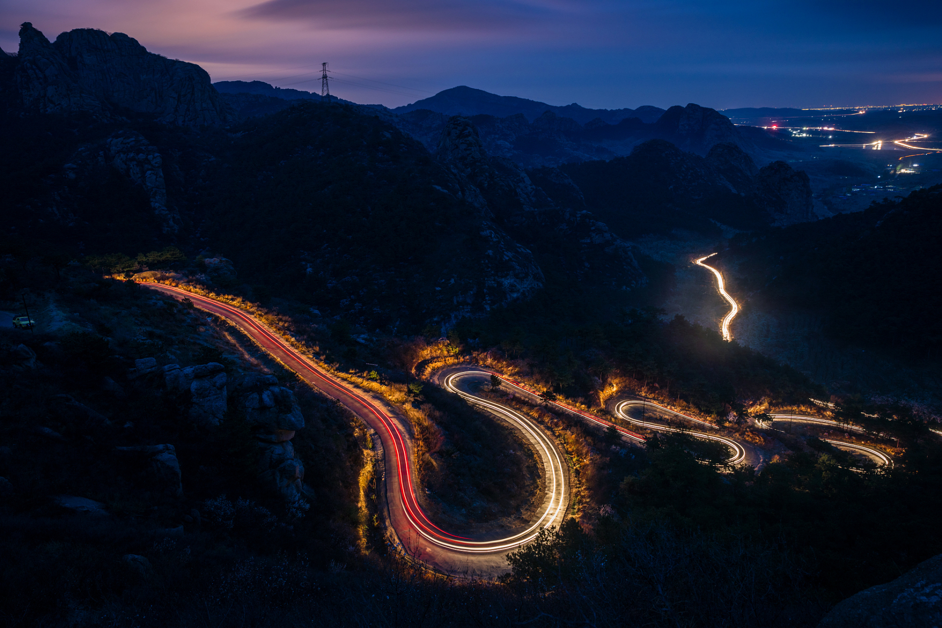 秋名山是日本群马县的上毛三山之一,实名榛名山,是由妙义山,赤城山