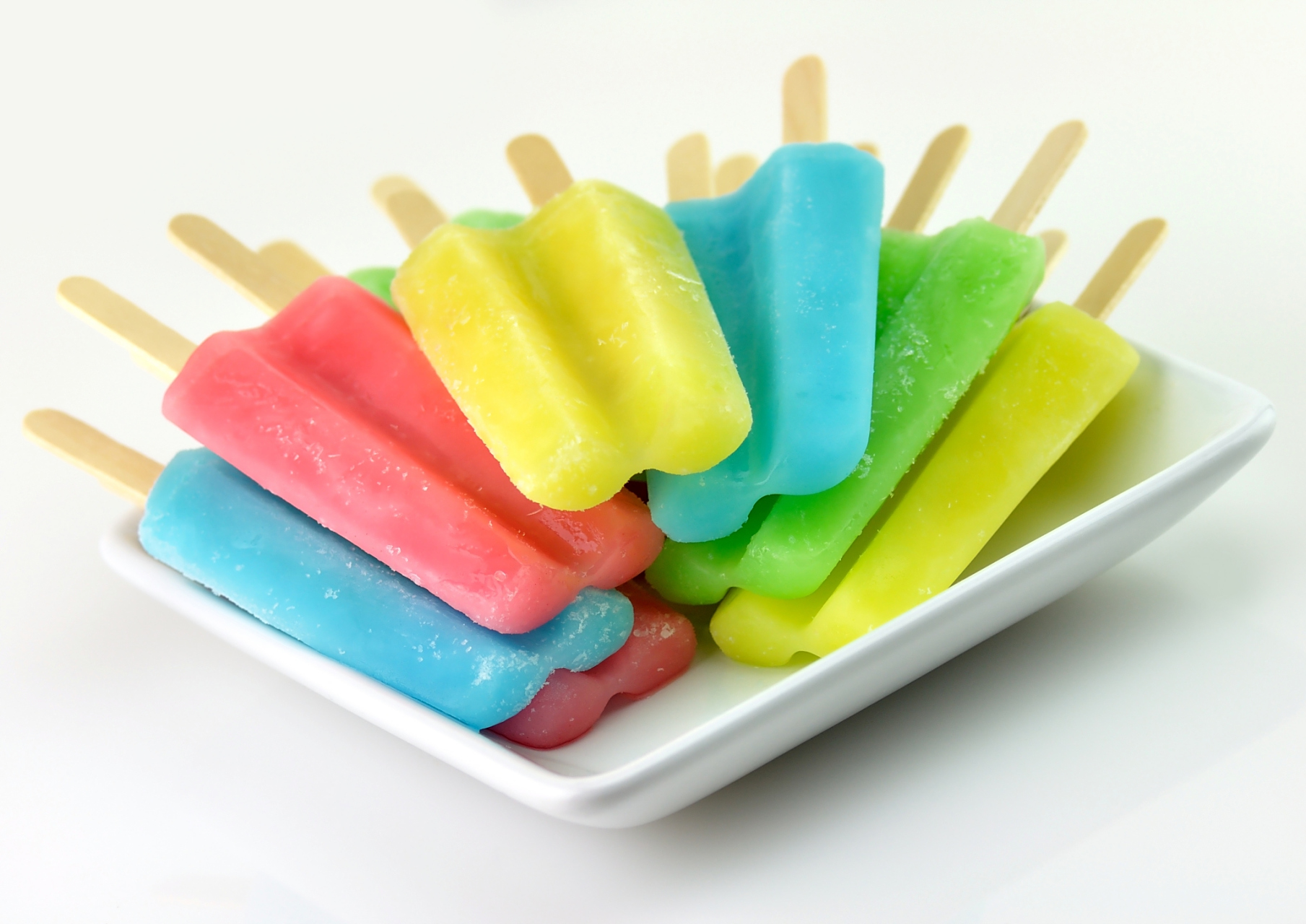 现在市面上还能买到双棒冰棍,打开包装,里面有两根冰棍,虽然连在一起