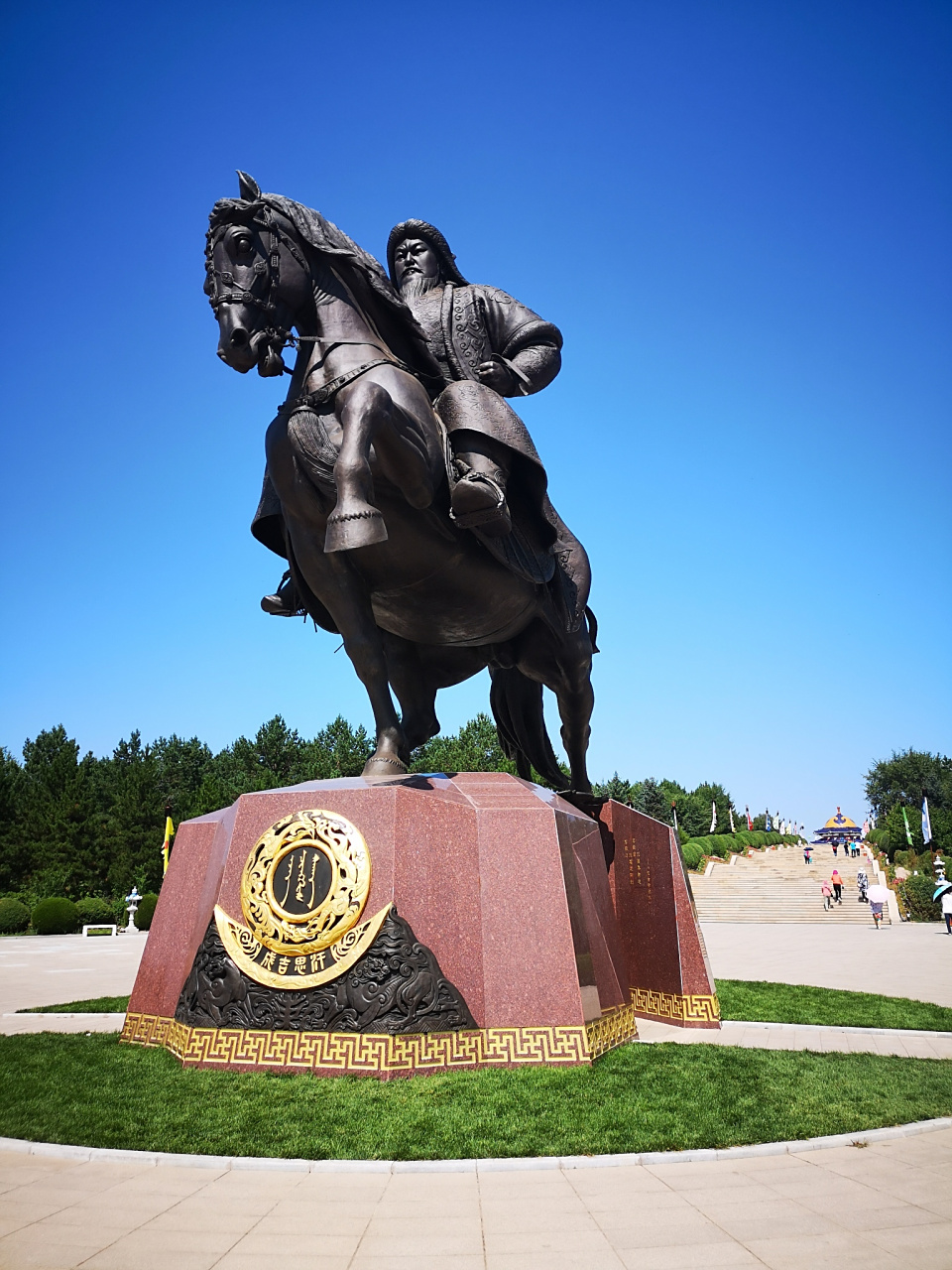 成吉思汗陵旅游区,又称成陵旅游区,俗称东联景区(并非成吉思汗陵)