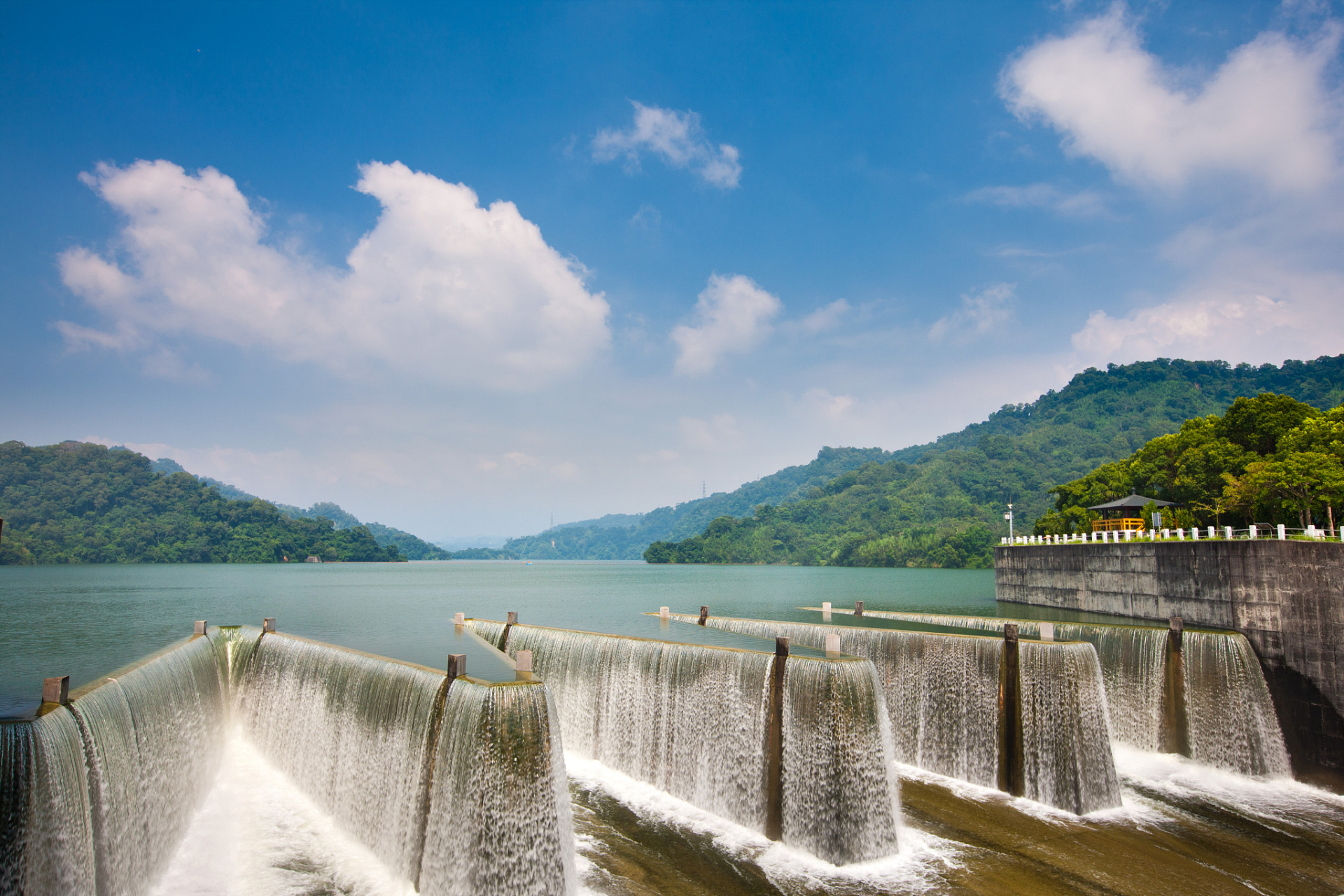 太平湖位于安徽省黄山市黄山区境内,是黄山旅游区的重点风景区之一