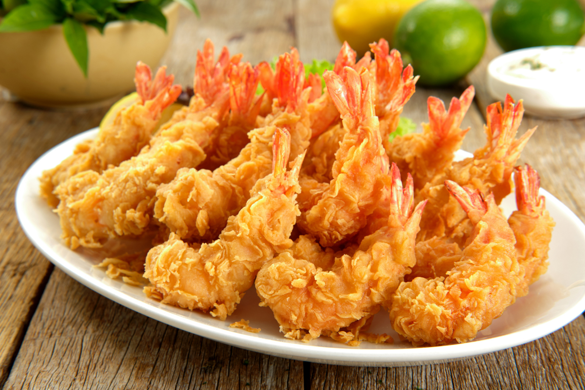 油炸虾的做法#我的美食分享#  创作:释一刀 导语:油炸虾是一道常见的