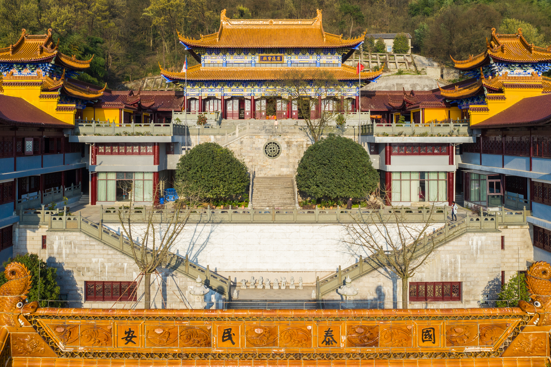 热点引擎计划# 在我心中,龙山寺是一个神秘又庄严的地方.