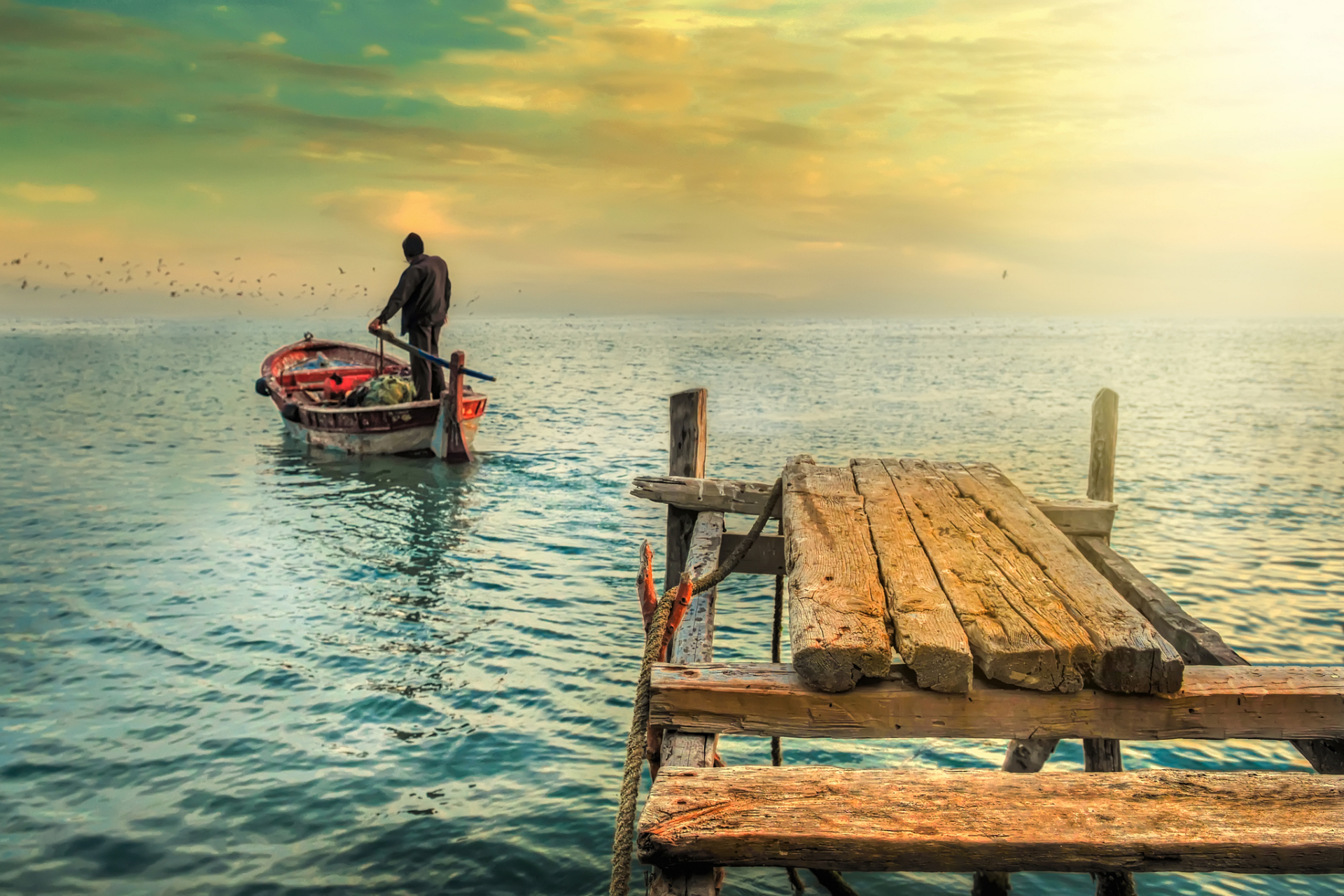 婚姻表面和谐融洽,却陷入了"冷漠症",一个不问,一个不说,像熟悉的