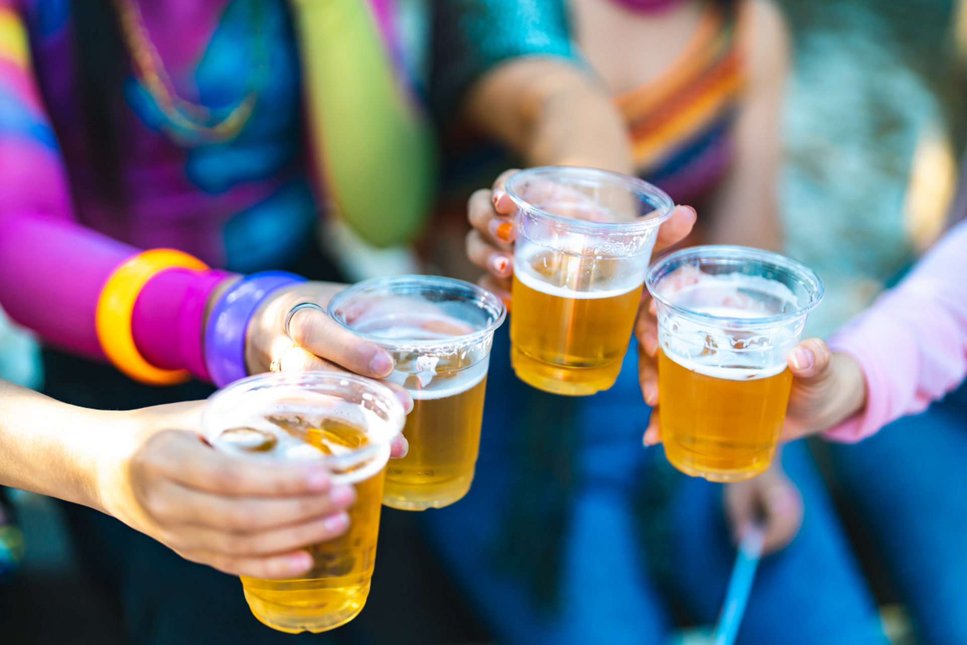 喝酒的危害有哪些? 1,损害肾脏.